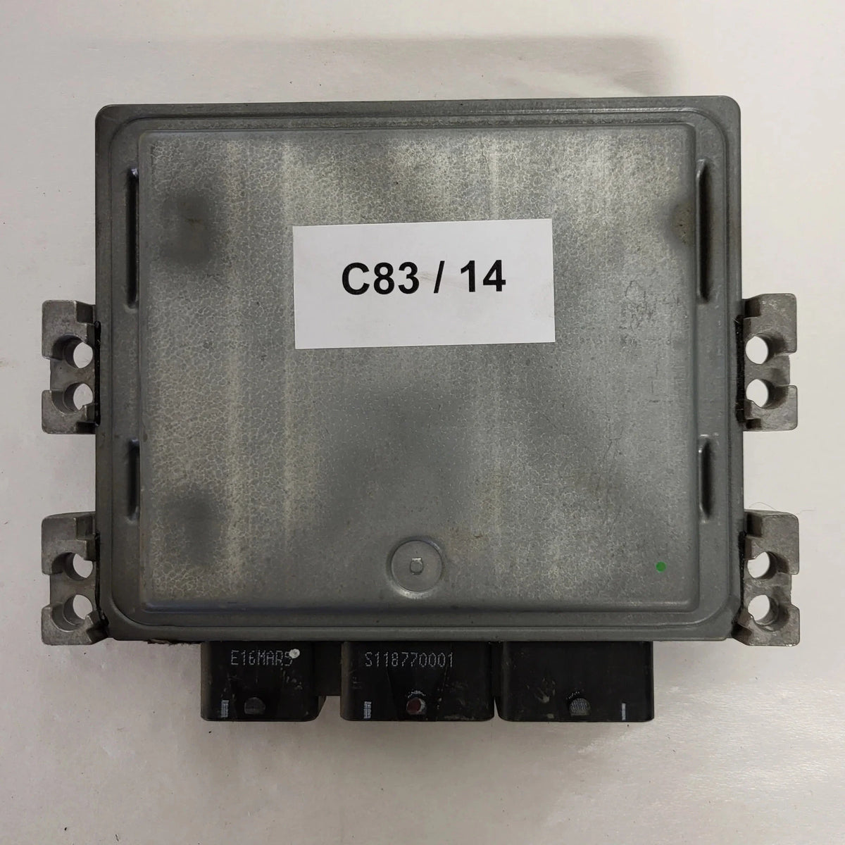 Renault ECU / S122326107 / S122326107A / 8200542288 / 8200495479 / SID301 - C83-14 - 3