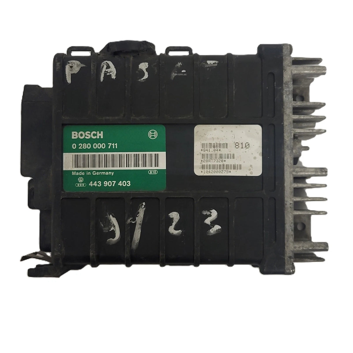 VW PASSAT ECU / 0280000711 / 443907403 / BOSCH - C84-03 - 1