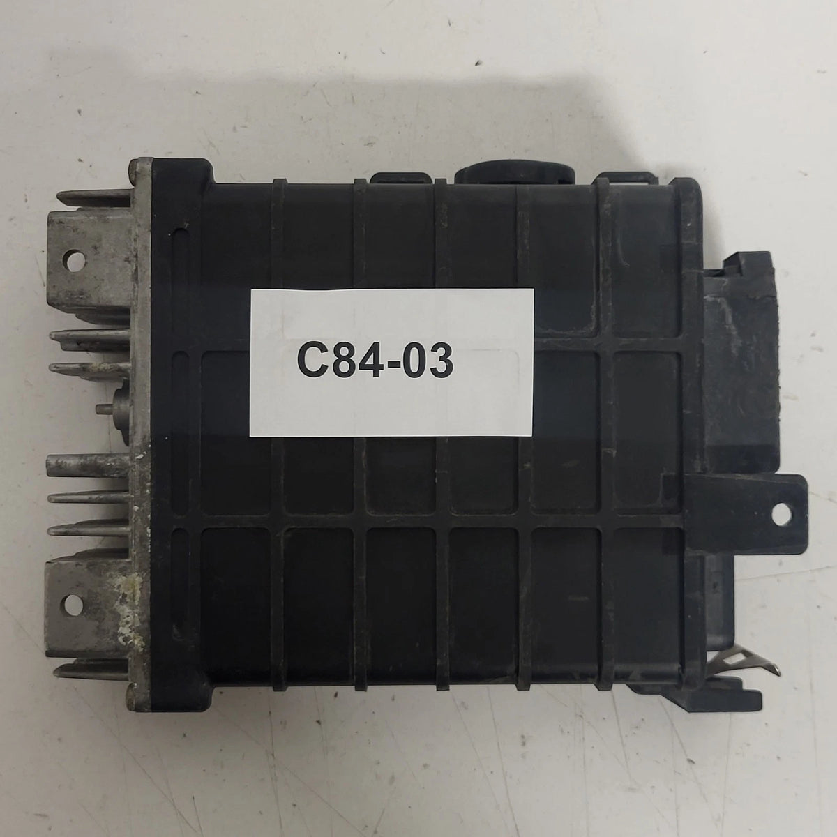 VW PASSAT ECU / 0280000711 / 443907403 / BOSCH - C84-03 - 3