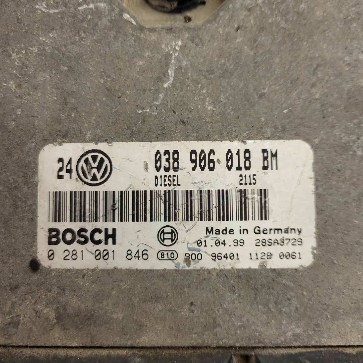 VW GOLF 4 1.9 ECU / 038906018BM / 0281001846 / BOSCH