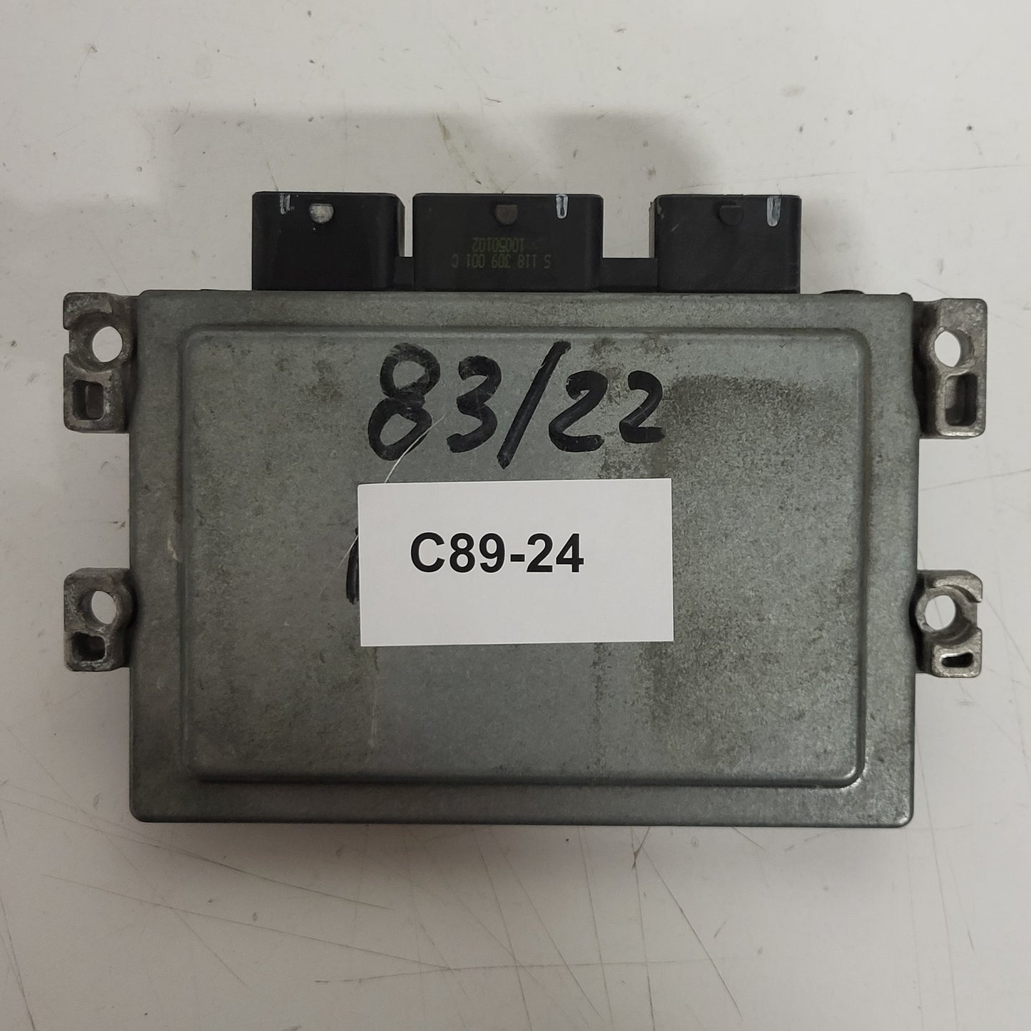 Ford ECU / S180047012D / AV21-12A650-CD / EMS2102 / 9KPD / S180047012 / J38AC