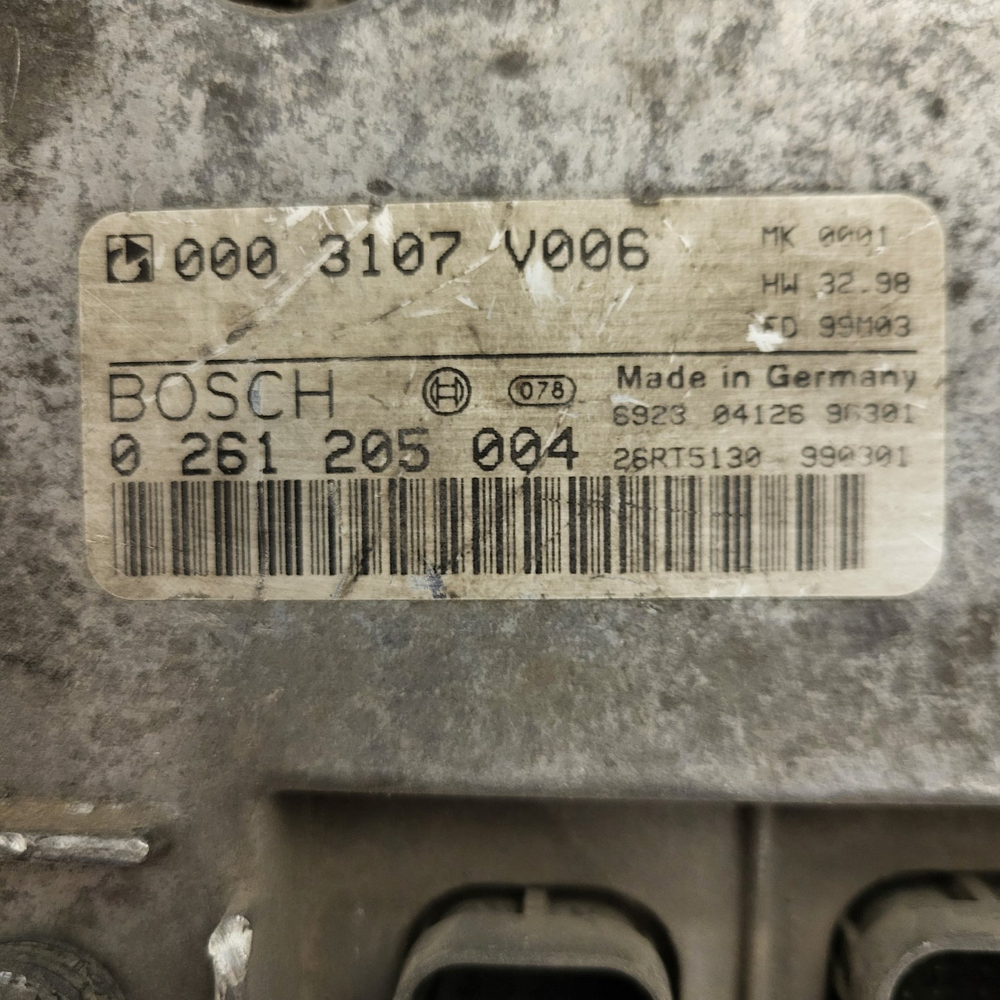 SMART FORTWO ECU / 0261205004 / 0003107V006 / HW 32.98 / BOSCH