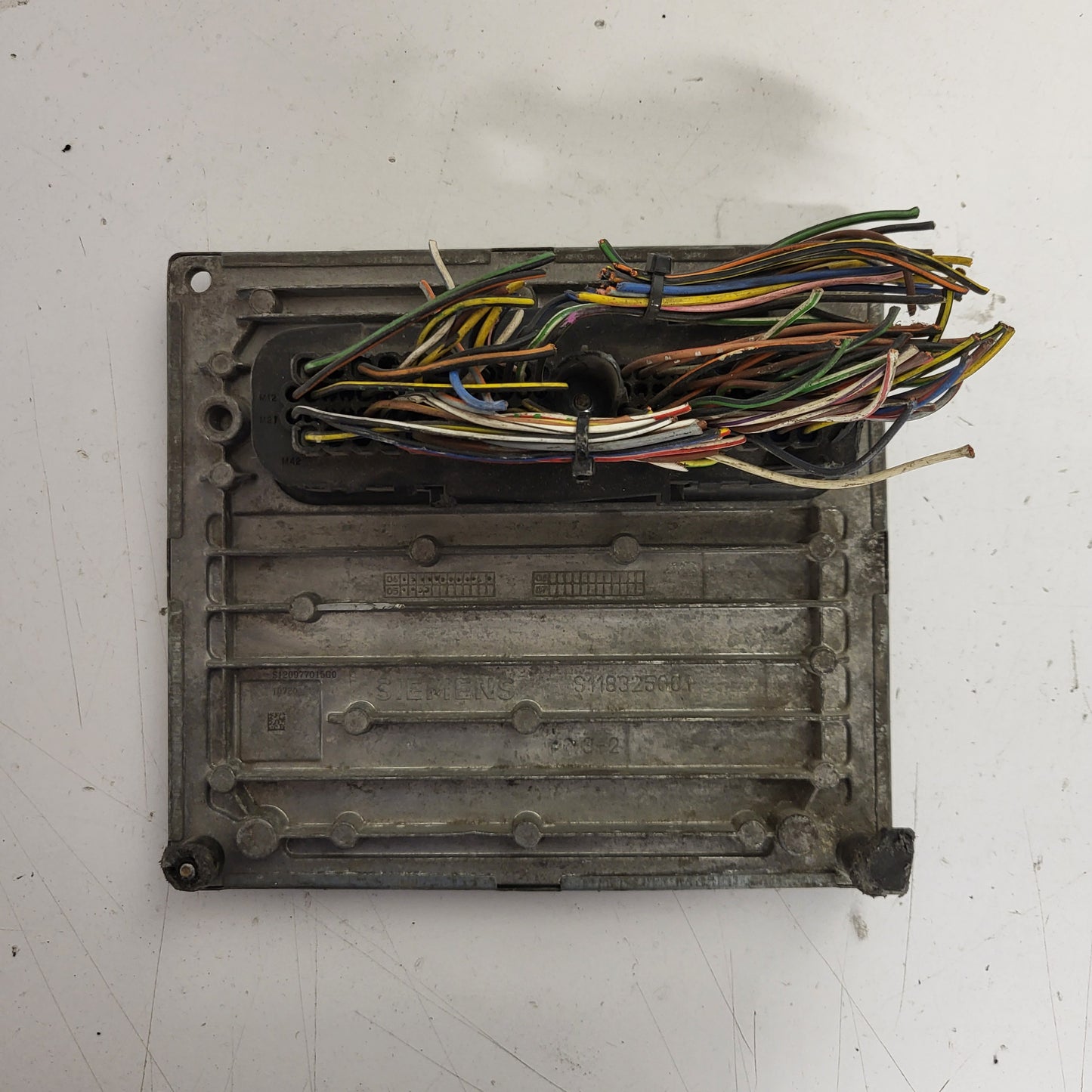 FORD FIESTA ECU / 4S61-12A650-SE / S120977015G / 6BHE / SIM210 / SIEMENS