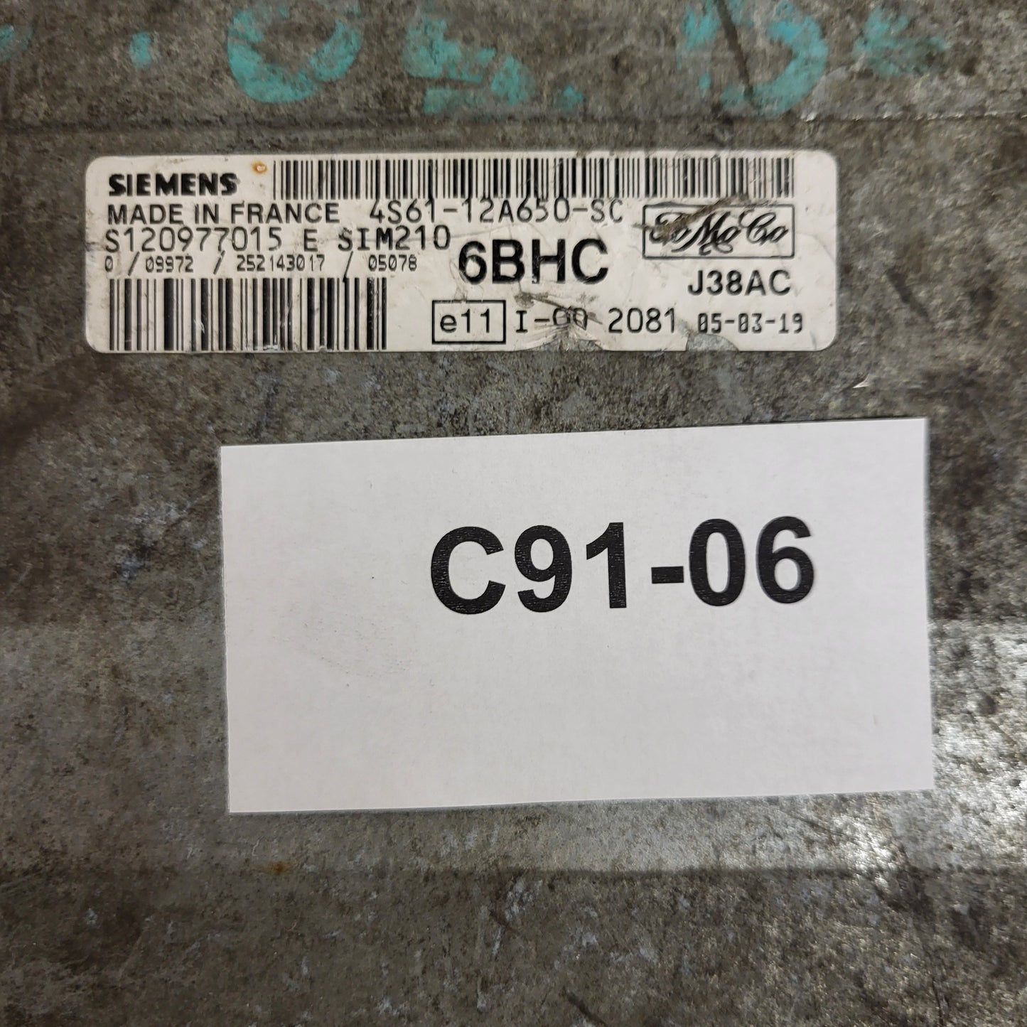 FORD FIESTA ECU / 4S61-12A650-SC / S120977015E / SIM210 / 6BHC / SIEMENS