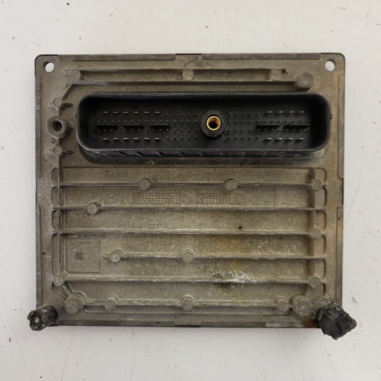 FORD FIESTA ECU / 2S6A-12A650-SE / S118107002 / S118107002H / 4ROS / SIM22 / SIEMENS