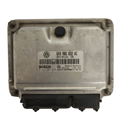 SEAT IBIZA ECU / 6K0906032AC / 0261207228 / ME7.5.10 / BOSCH