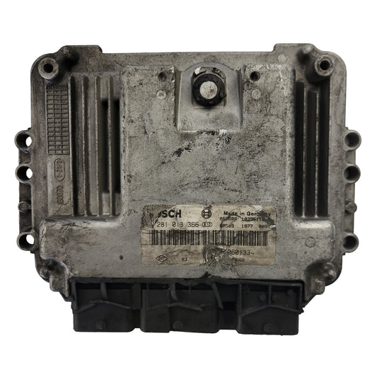 Renault Megane Scenic ECU / 0281013366 / 8200601334 / 8200631560 / BOSCH