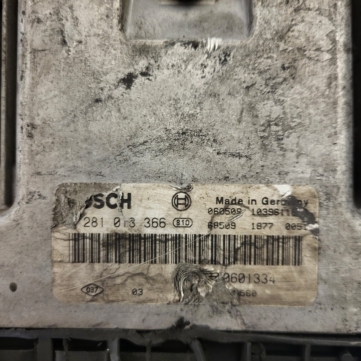 Renault Megane Scenic ECU / 0281013366 / 8200601334 / 8200631560 / BOSCH
