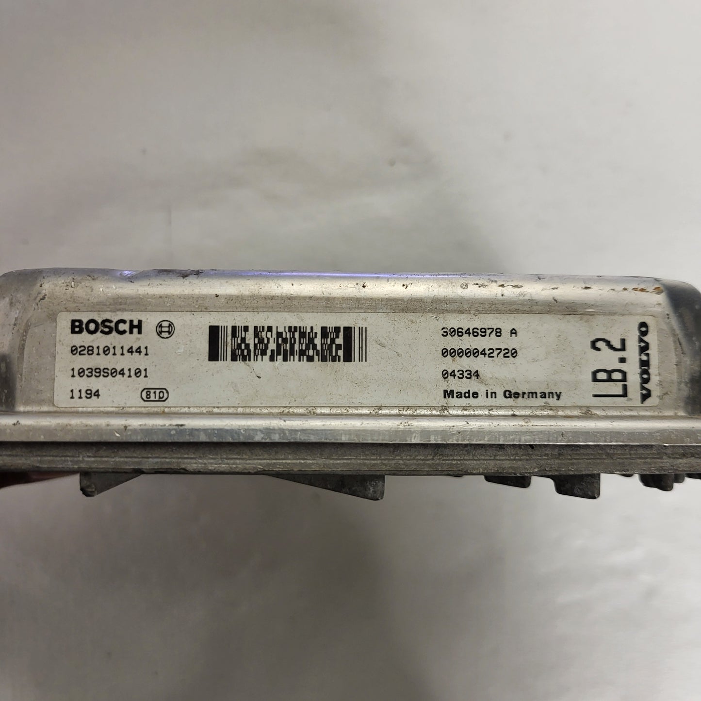 VOLVO V70 ECU / 0281011441 / 30646978A / 1039S04101 / BOSCH