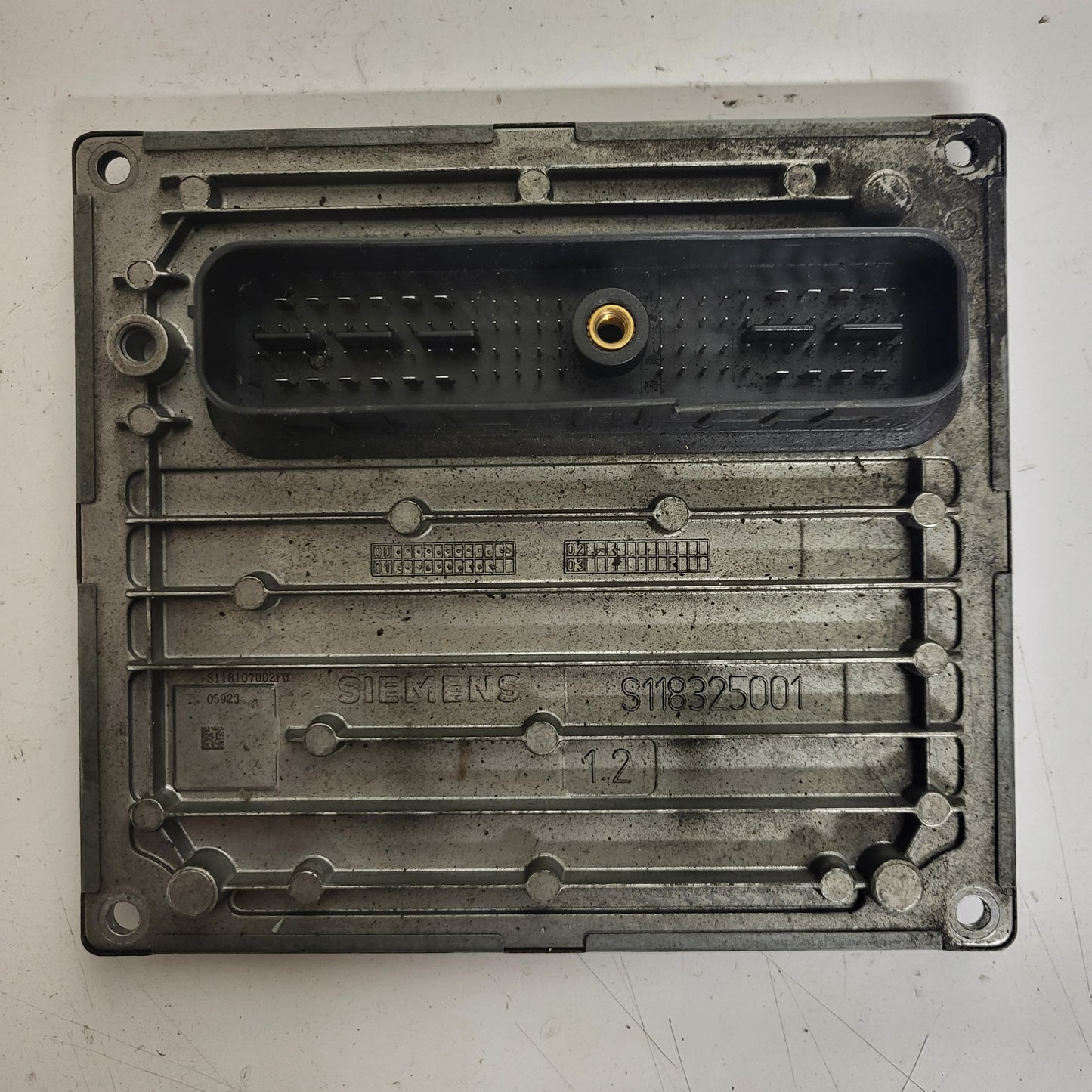 FORD FIESTA ECU / 2S6A-12A650-SE / S118107002 / S118107002F / 4ROS / SIM22 / SIEMENS