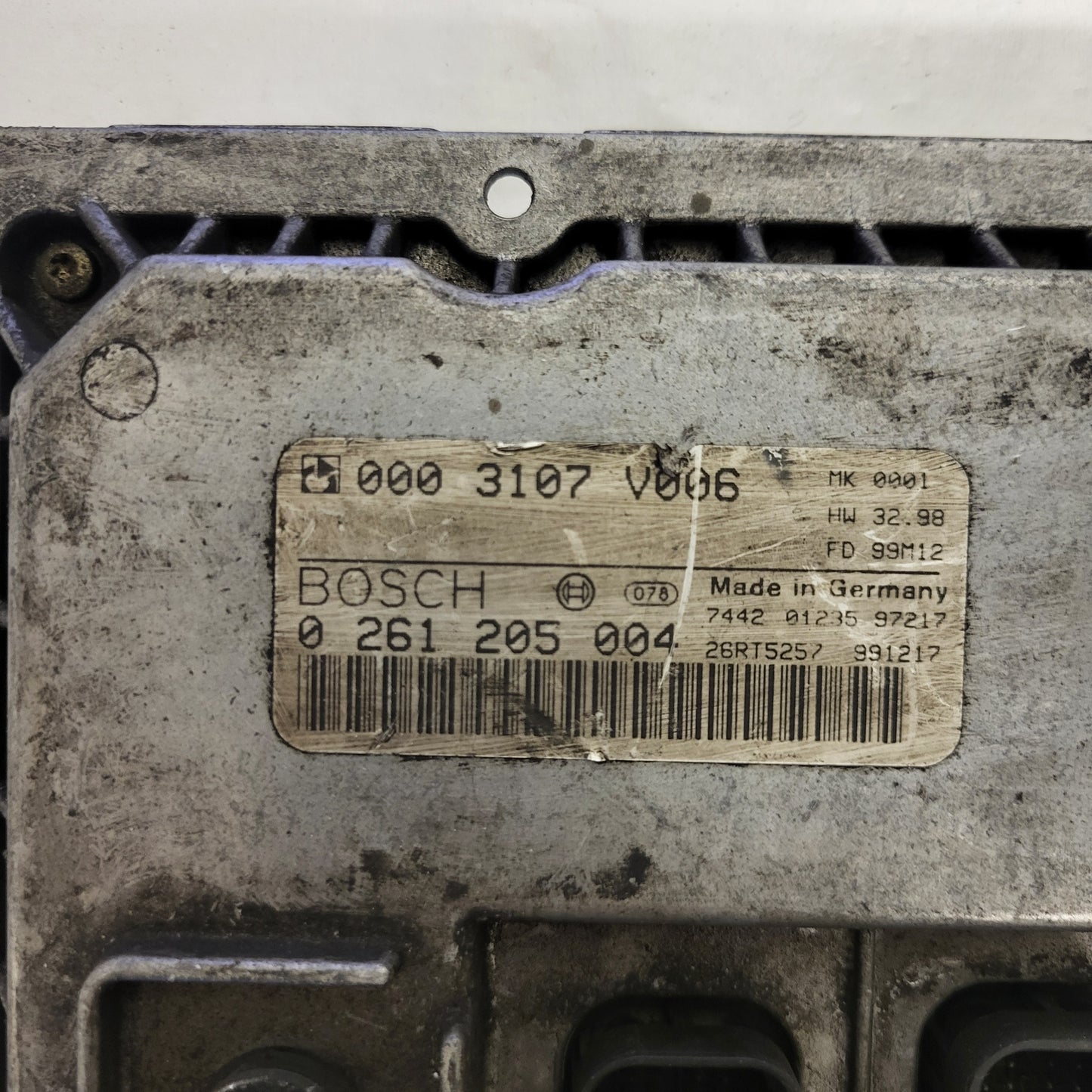 SMART FORTWO ECU / 0261205004 / 0003107V006 / HW 32.98 / BOSCH