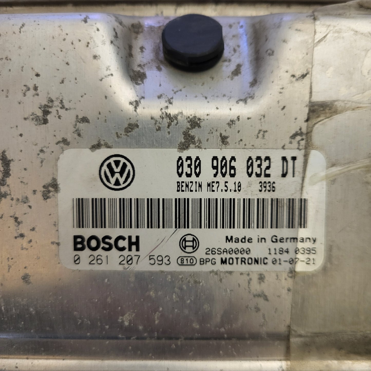 VW POLO ECU / 030906032DT / 0261207593 / ME7.5.10 / BOSCH