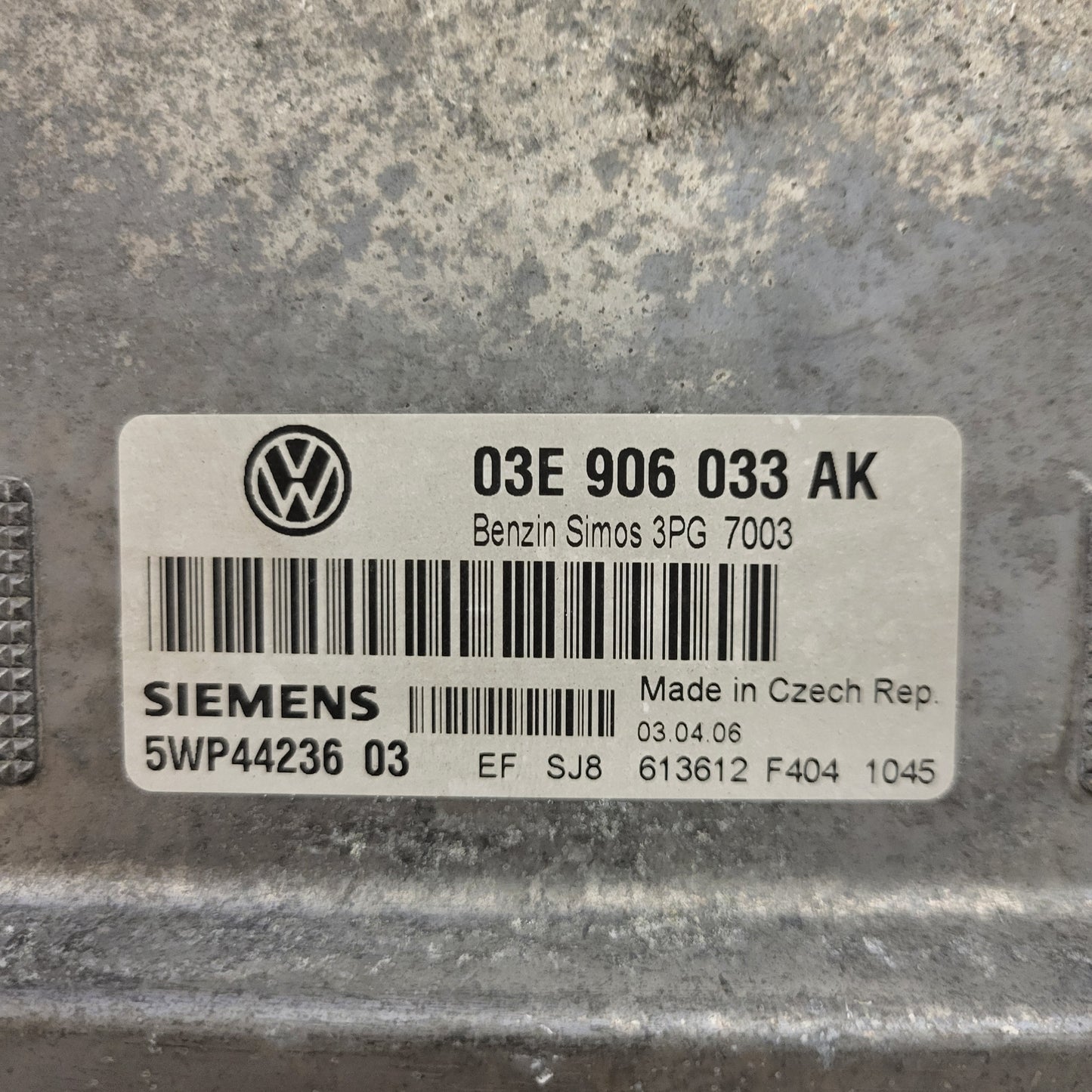 VW POLO ECU / 03E906033AK / 5WP44236 03 / SIMOS 3PG / SIEMENS