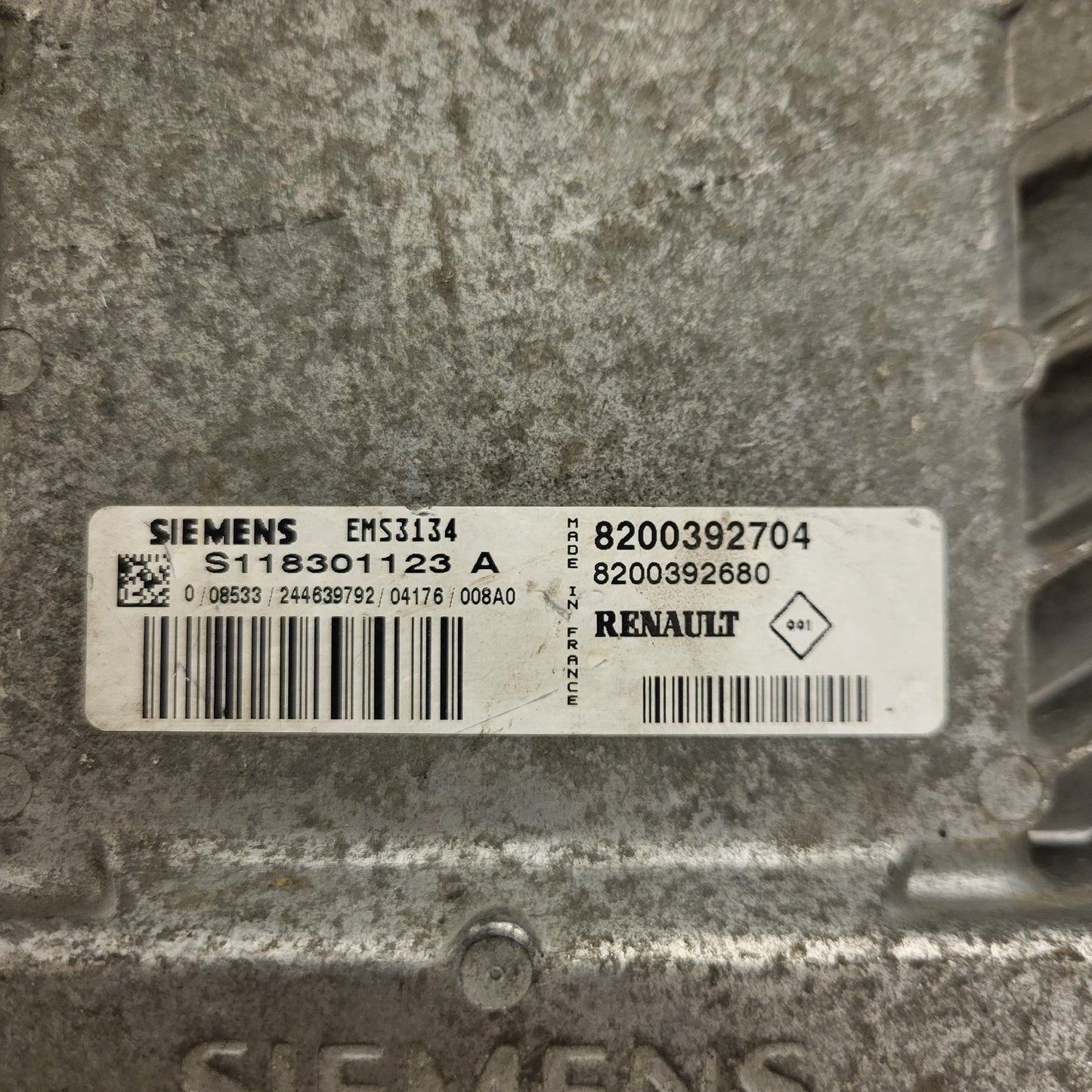 RENAULT CLIO ECU / S118301123 / S118301123A / EMS3134 / 8200392704 / 8200392680