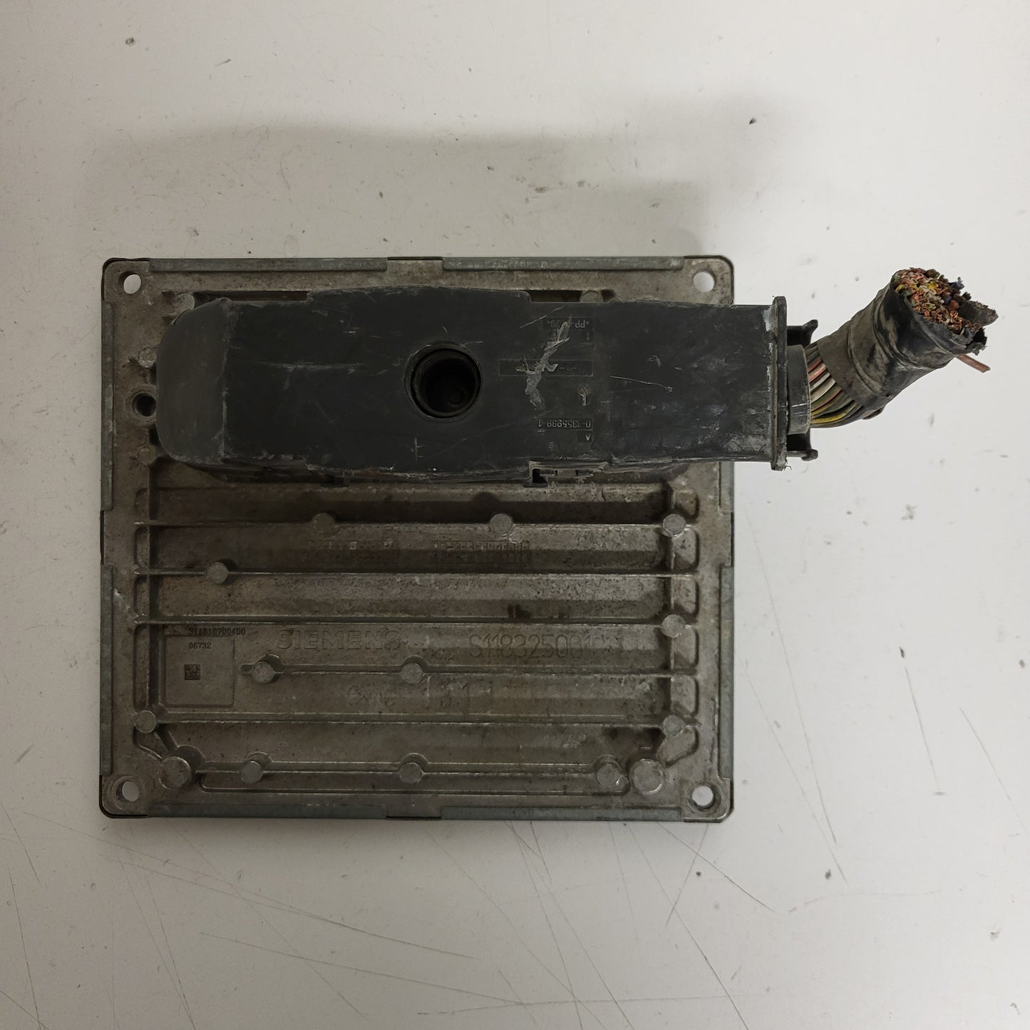 FORD FIESTA  ECU / 3S61-12A650-CB / S118107004 / S118107004D/ SIM22 / 1PDC J38AC