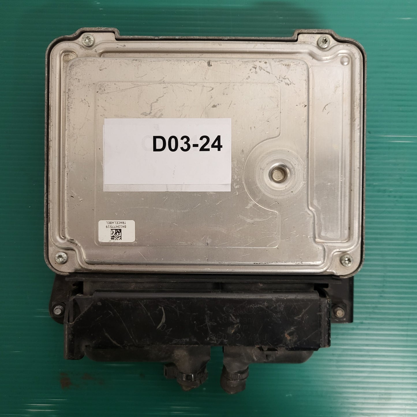 AUDI A4 B8 ECU / 03G906021JH / 0281013608 / EDC16U34 / BOSCH