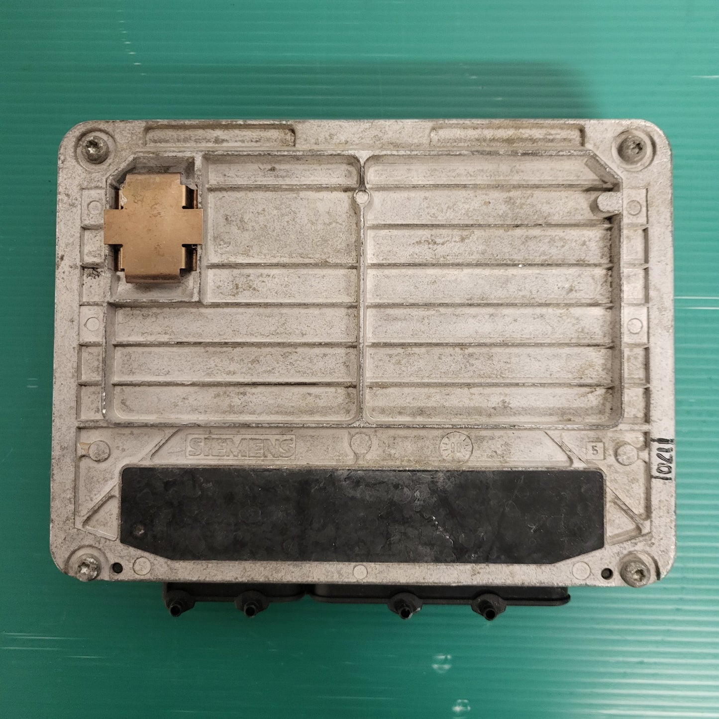 ŠKODA FELICIA ECU / 047906030M / 5WP4327 02 / SIEMENS