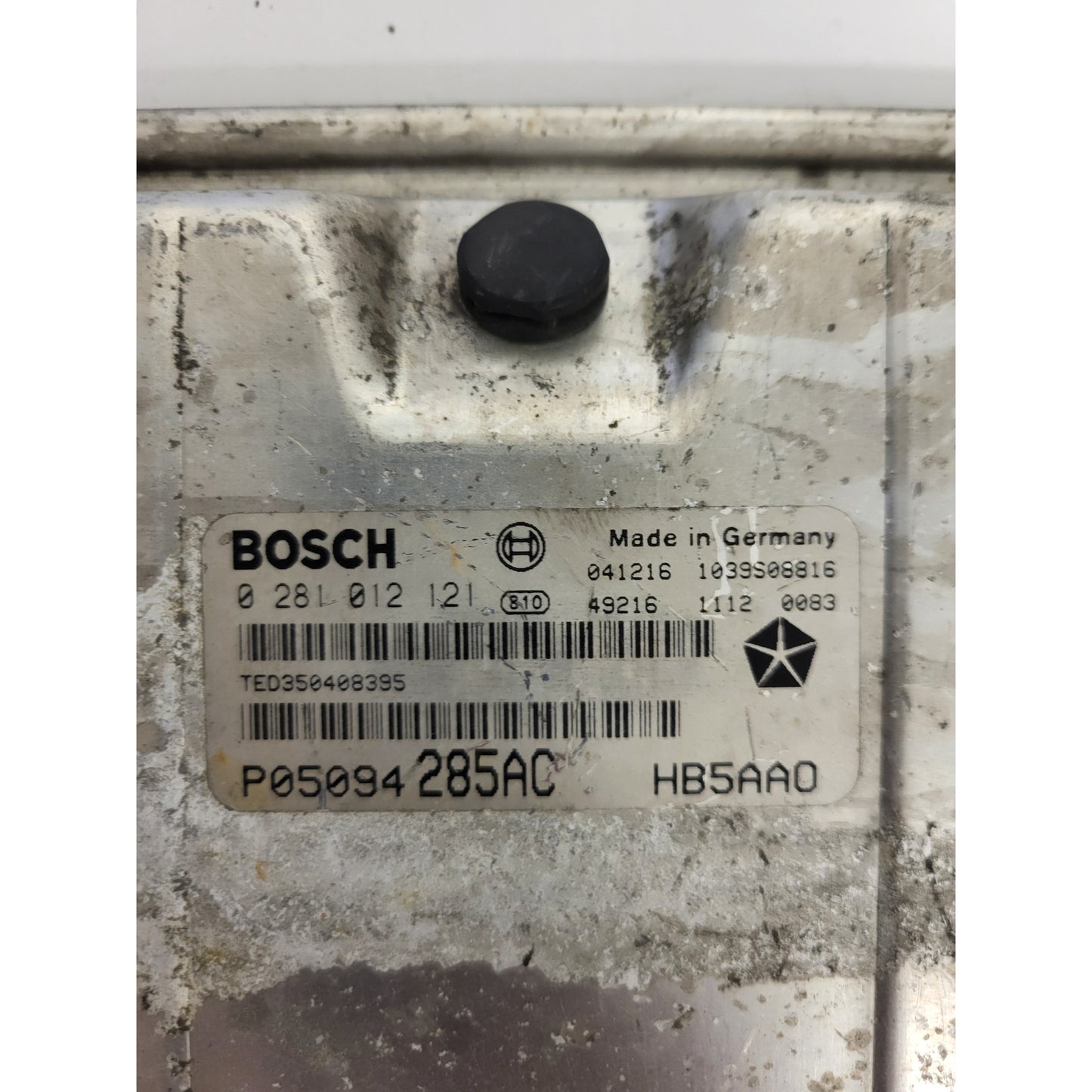 CHRYSLER VOYAGER ECU / 0281012121 / P05094285AC / BOSCH