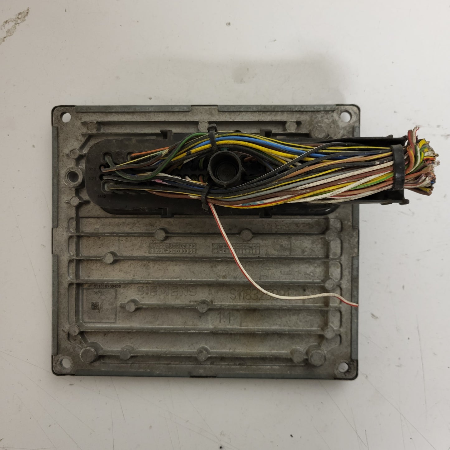 Ford ECU / S118107004D / 3S61-12A650-CB / 1PDB / SIM22 / J38AC / SIEMENS