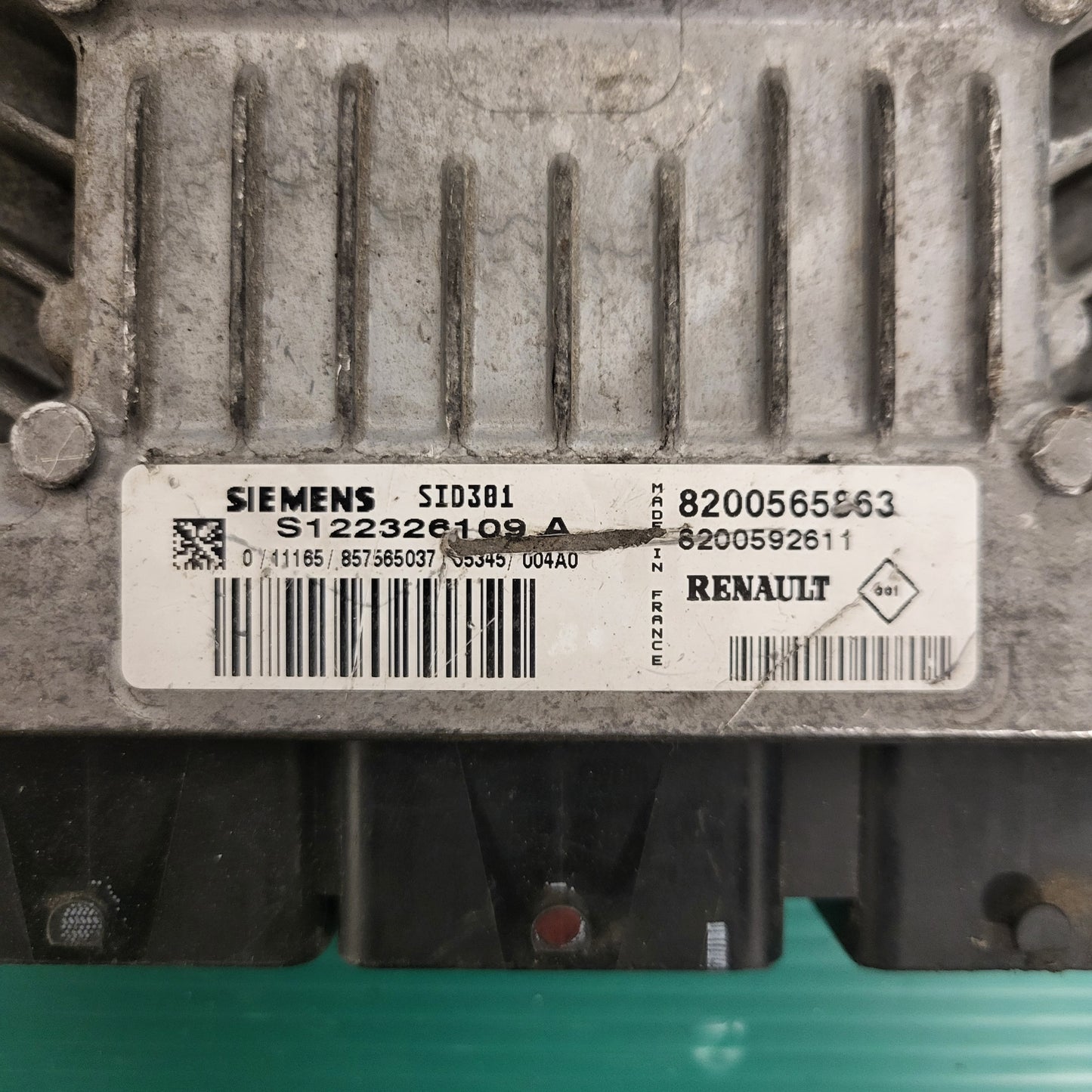 RENAULT MEGANE SCENIC ECU / S122326109A 8200565863 8200592611 SID301 S122326109