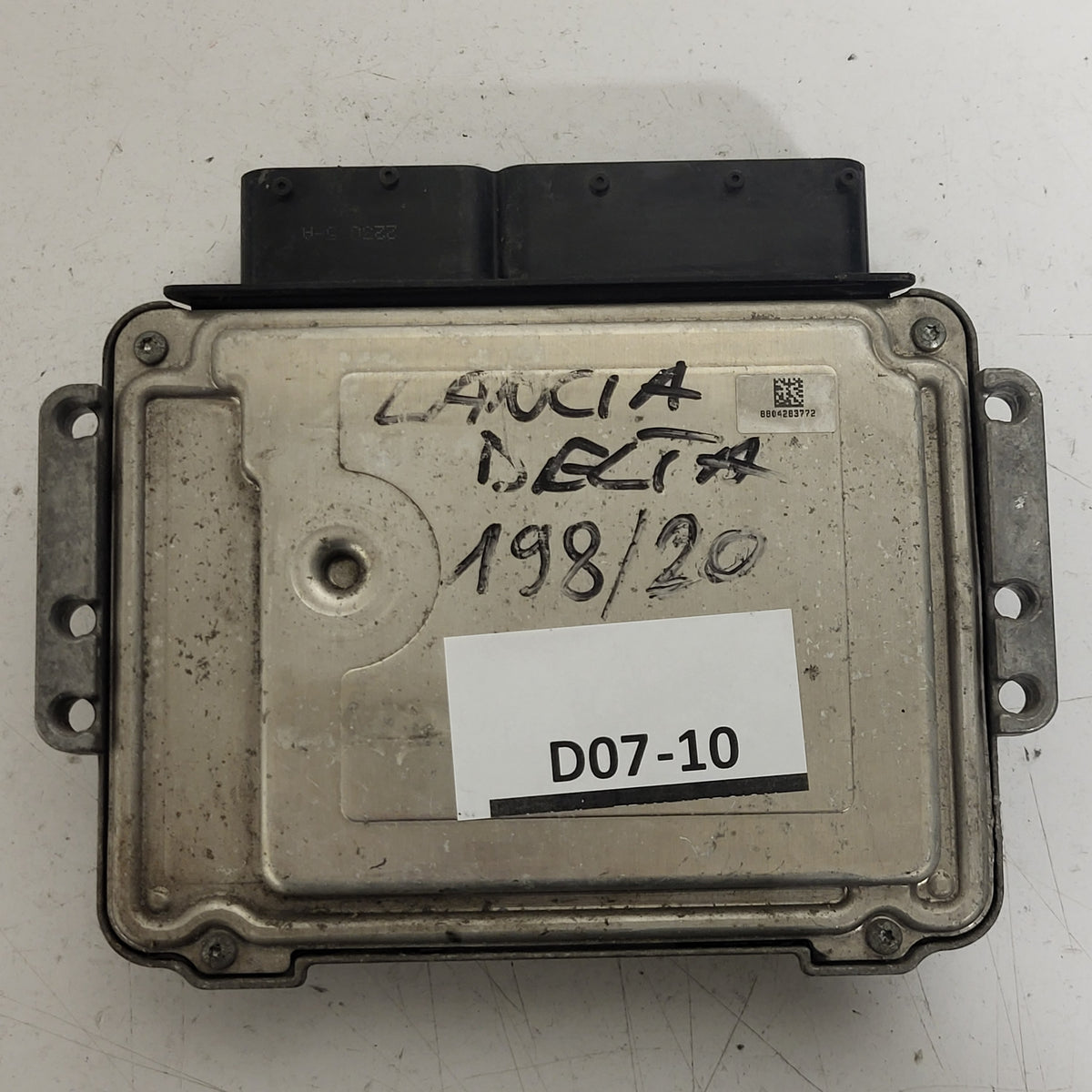 LANCIA DELTA ECU / 0281016235 / 51853777 / 1039S33441 / BOSCH - D07-10 - 3