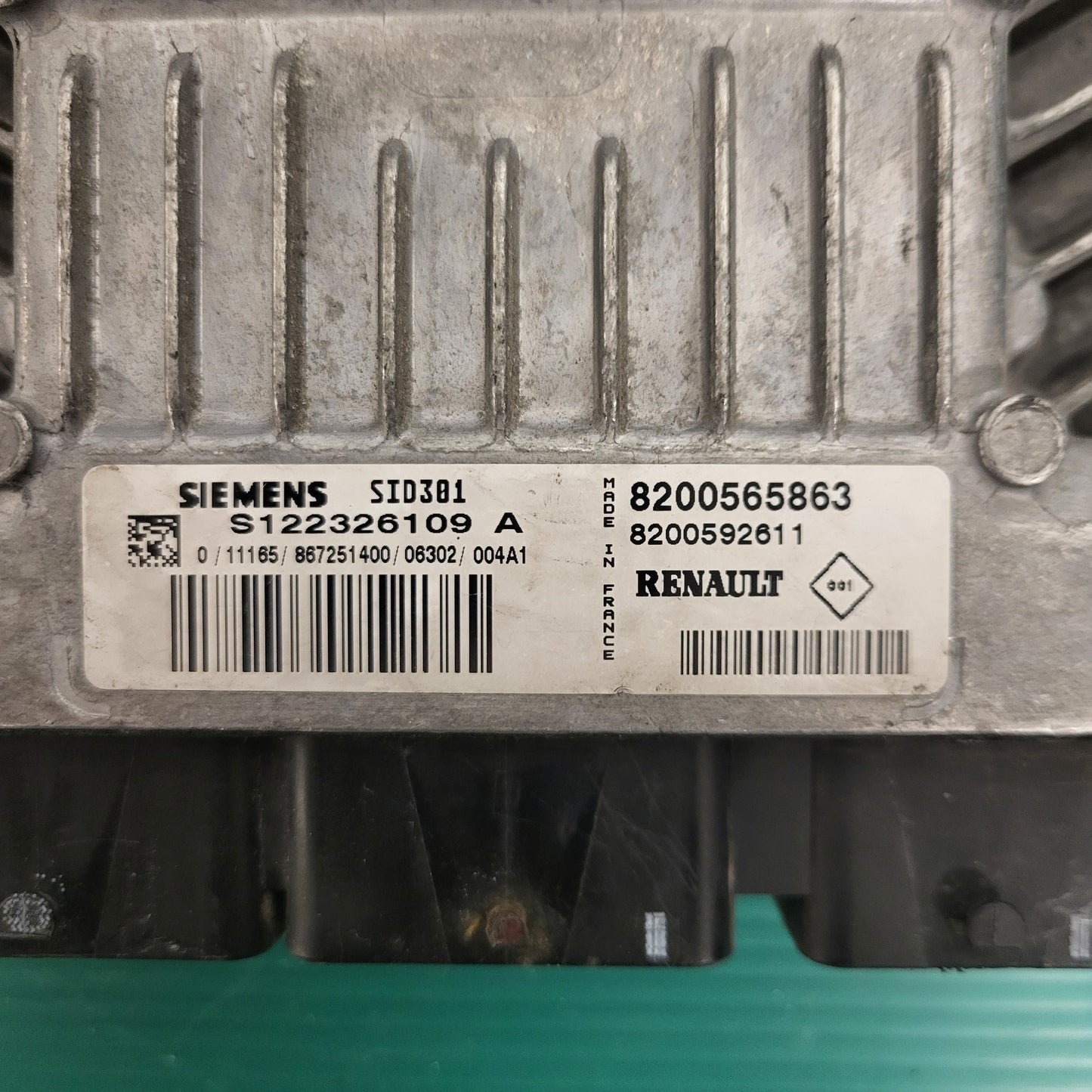 RENAULT MEGANE SCENIC ECU / S122326109A 8200565863 8200592611 SID301 S122326109