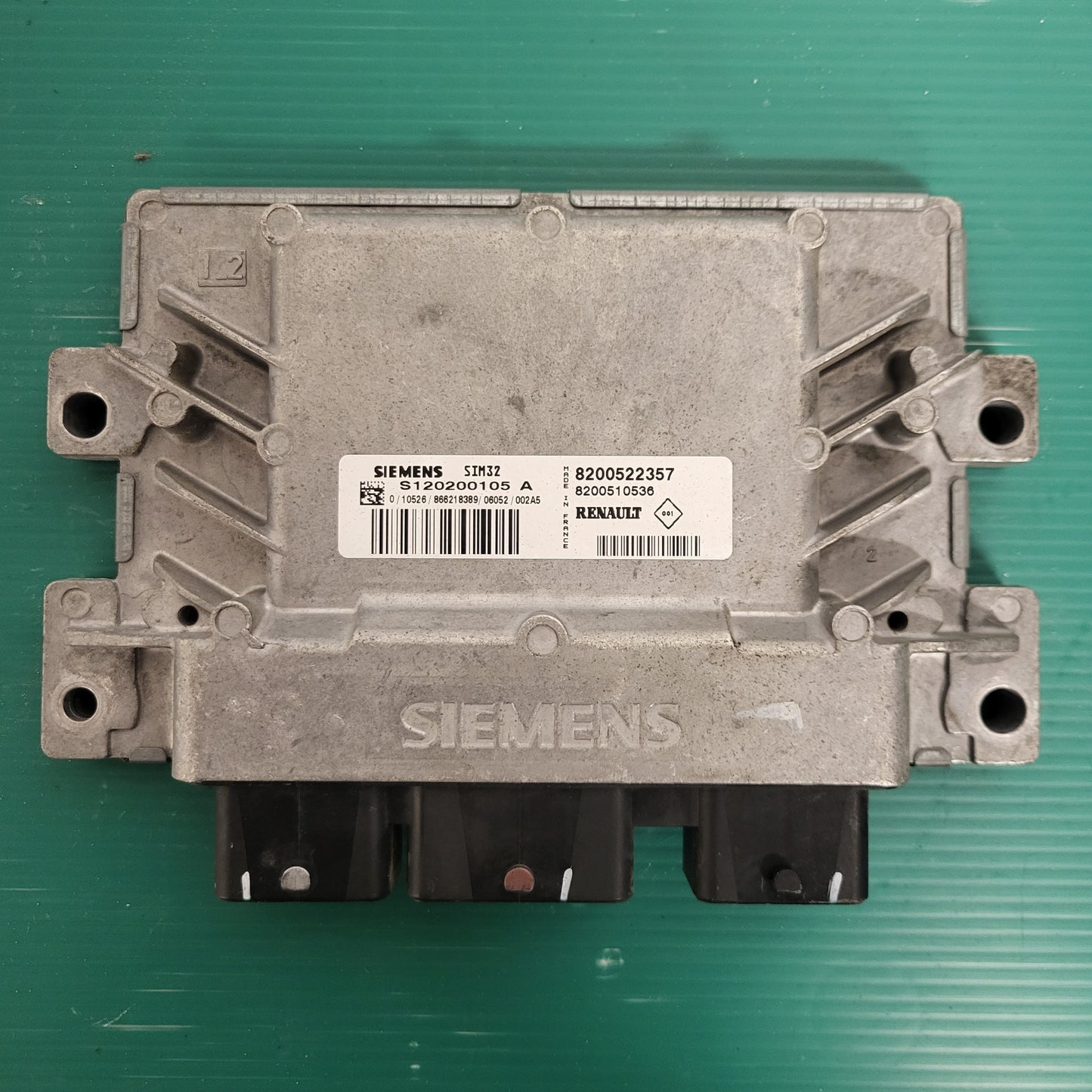 Renault Clio 3 ECU / S120200105A / 8200522357 / 8200510536 / SIM32 / S120200105