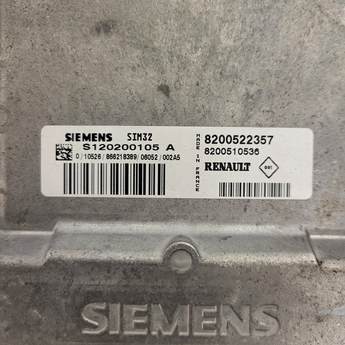 Renault Clio 3 ECU / S120200105A / 8200522357 / 8200510536 / SIM32 / S120200105