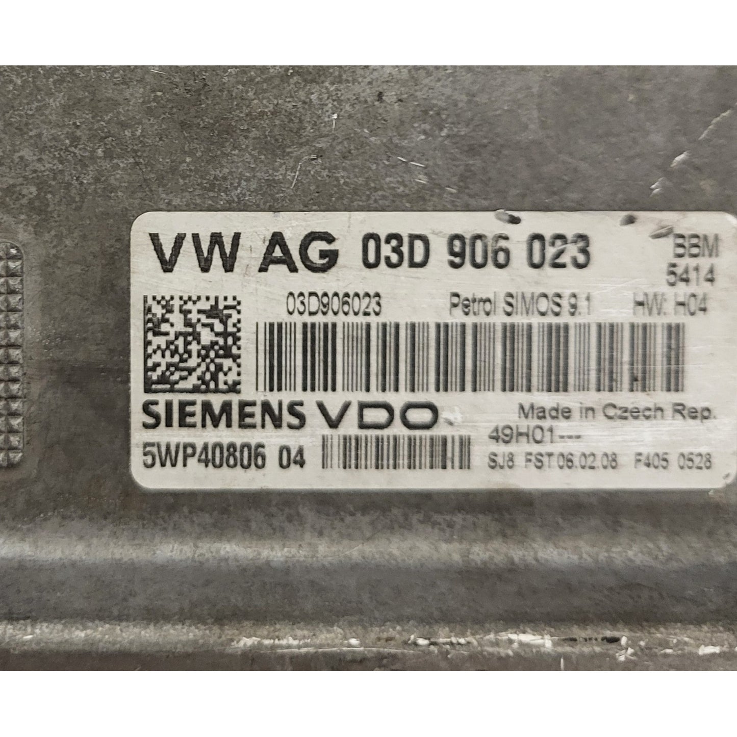 VW ECU / 03D906023 / 5W40806 04 / SIMOS 9.1 / SIEMENS