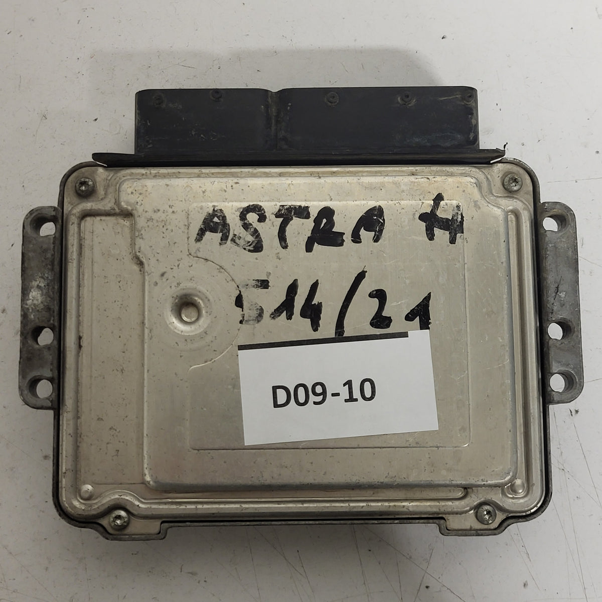 OPEL ASTRA H ECU / 0281011943 / 55556829 / BOSCH - D09-10 - 3