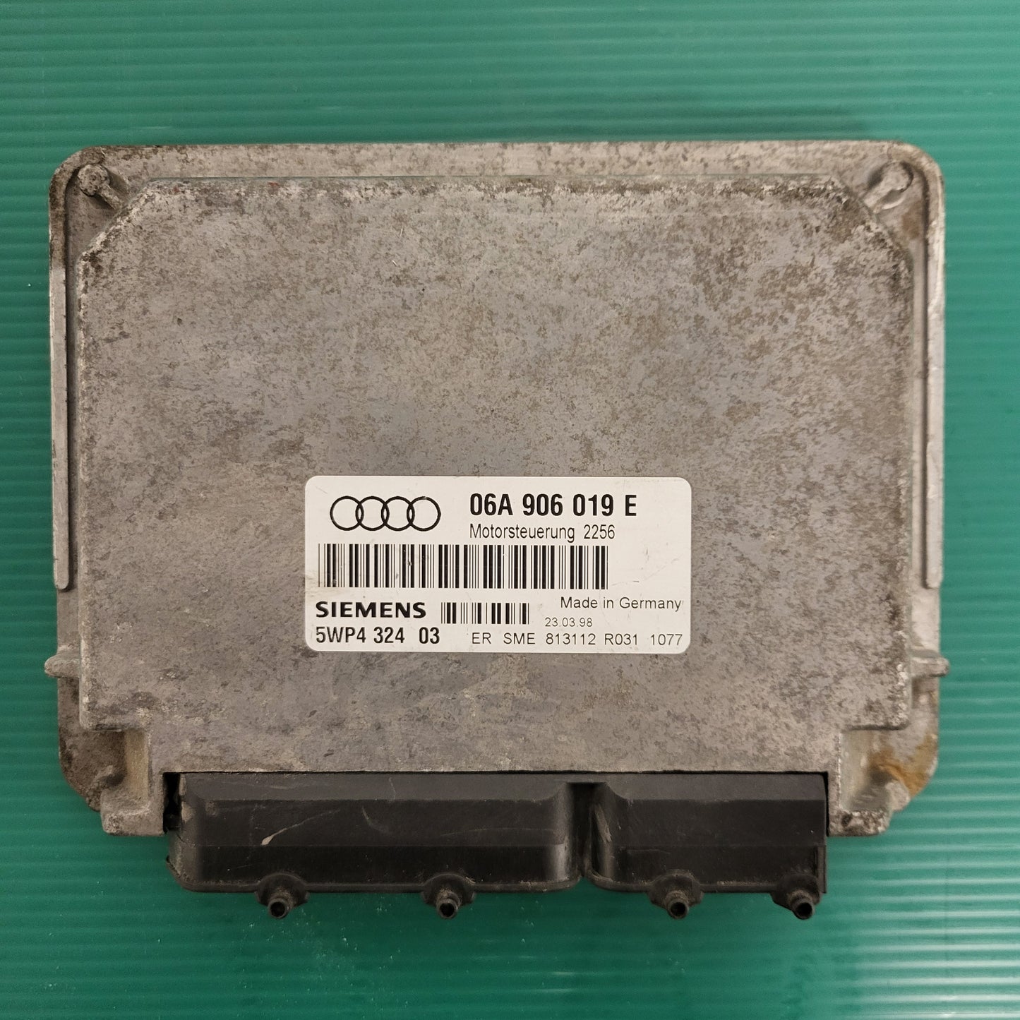 AUDI A3 ECU / 06A906019E / 5WP4324 / 5WP432403 / 2256 / SIEMENS