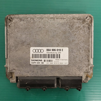 AUDI A3 ECU / 06A906019E / 5WP4324 / 5WP432403 / 2256 / SIEMENS