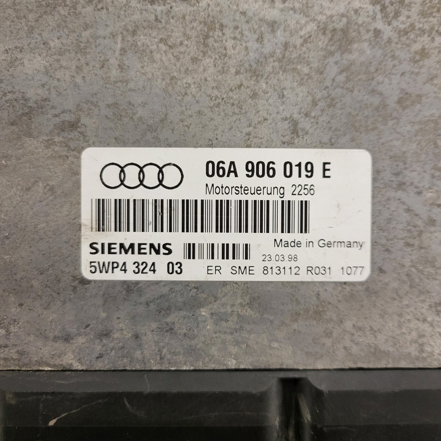 AUDI A3 ECU / 06A906019E / 5WP4324 / 5WP432403 / 2256 / SIEMENS