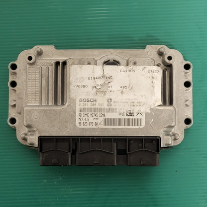 PEUGEOT CITROEN ECU / 0261208899 / 9662307380 / ME7.4.5 / BOSCH