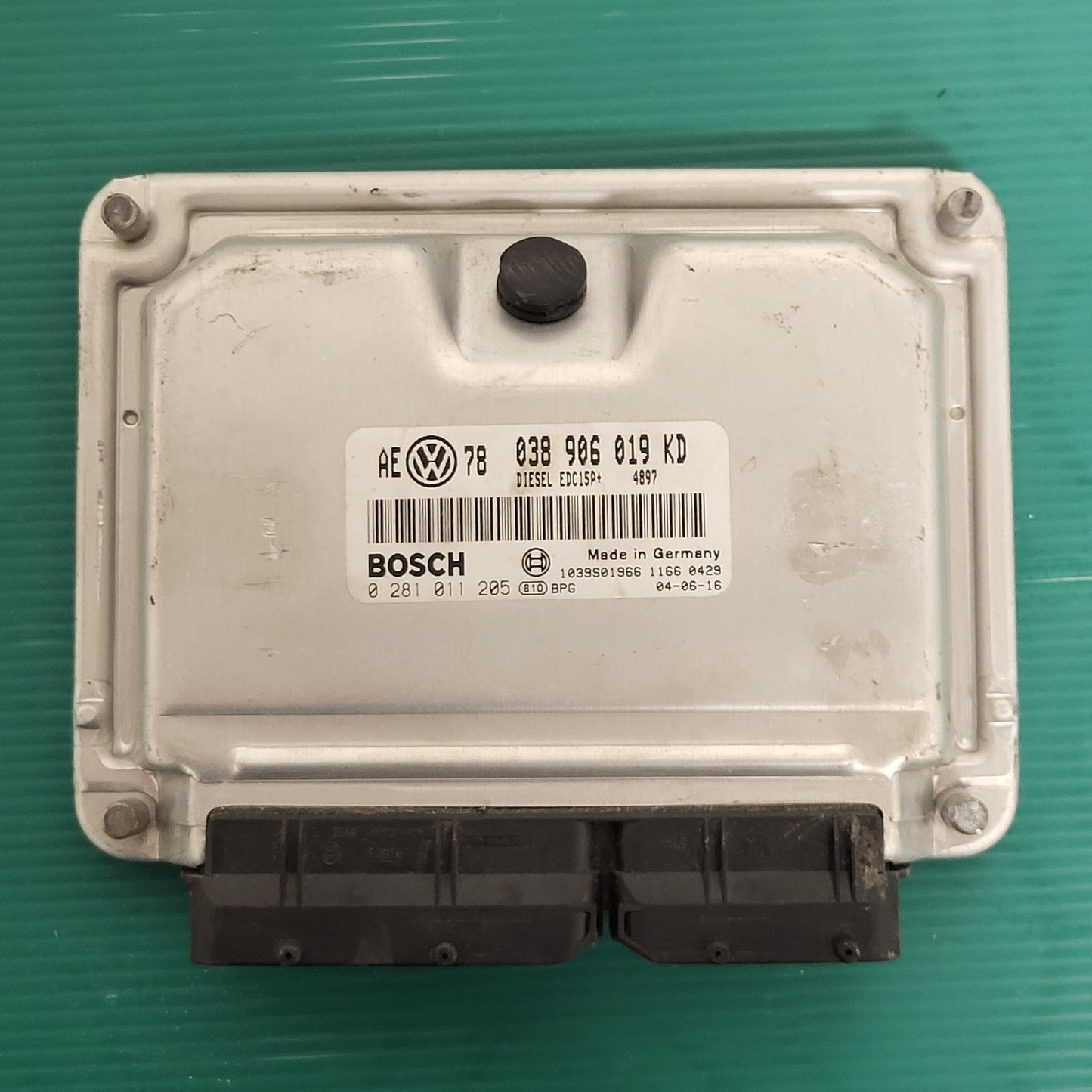 VW PASSAT B5 ECU / 038906019KD / 0281011205 / EDC15P+ / BOSCH