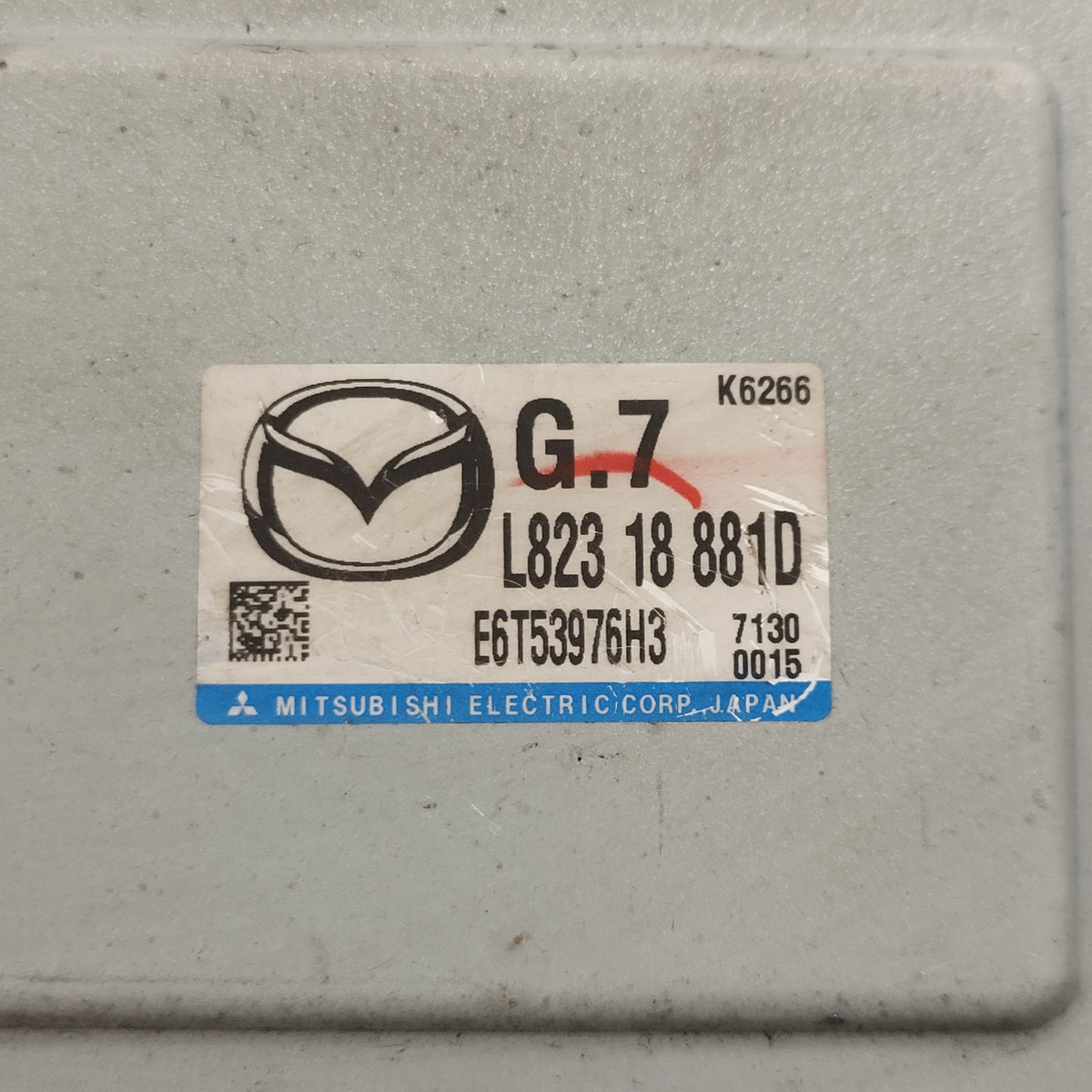 MAZDA 5 ECU / E6T53976H3 / L823 18 881D / MITSUBISHI - D15-11 - 2
