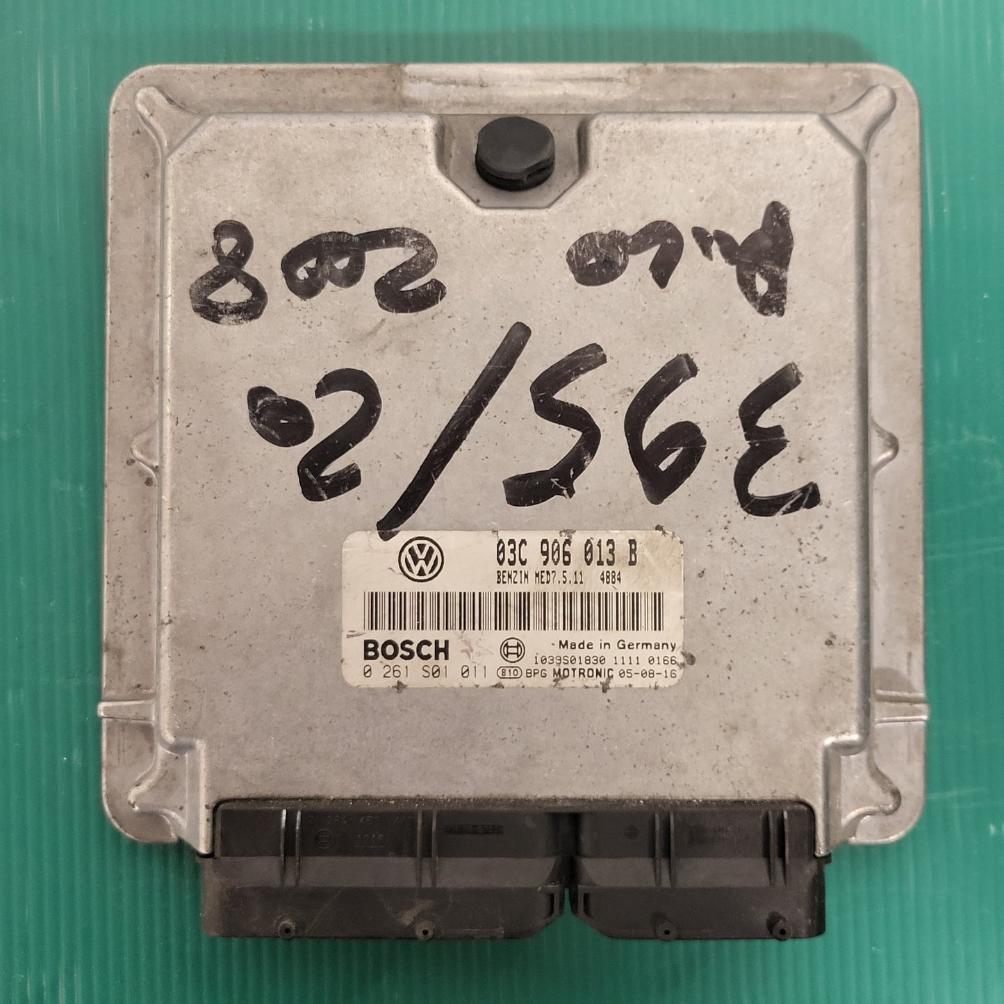 VOLKSWAGEN ECU / 03C906013B / 0261S01011 / 03C906013 / MED7.5.11 / BOSCH