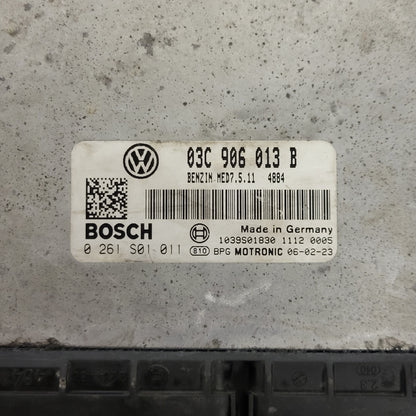 VOLKSWAGEN ECU / 03C906013B / 0261S01011 / 03C906013 / MED7.5.11 / BOSCH - D28-04 - 2