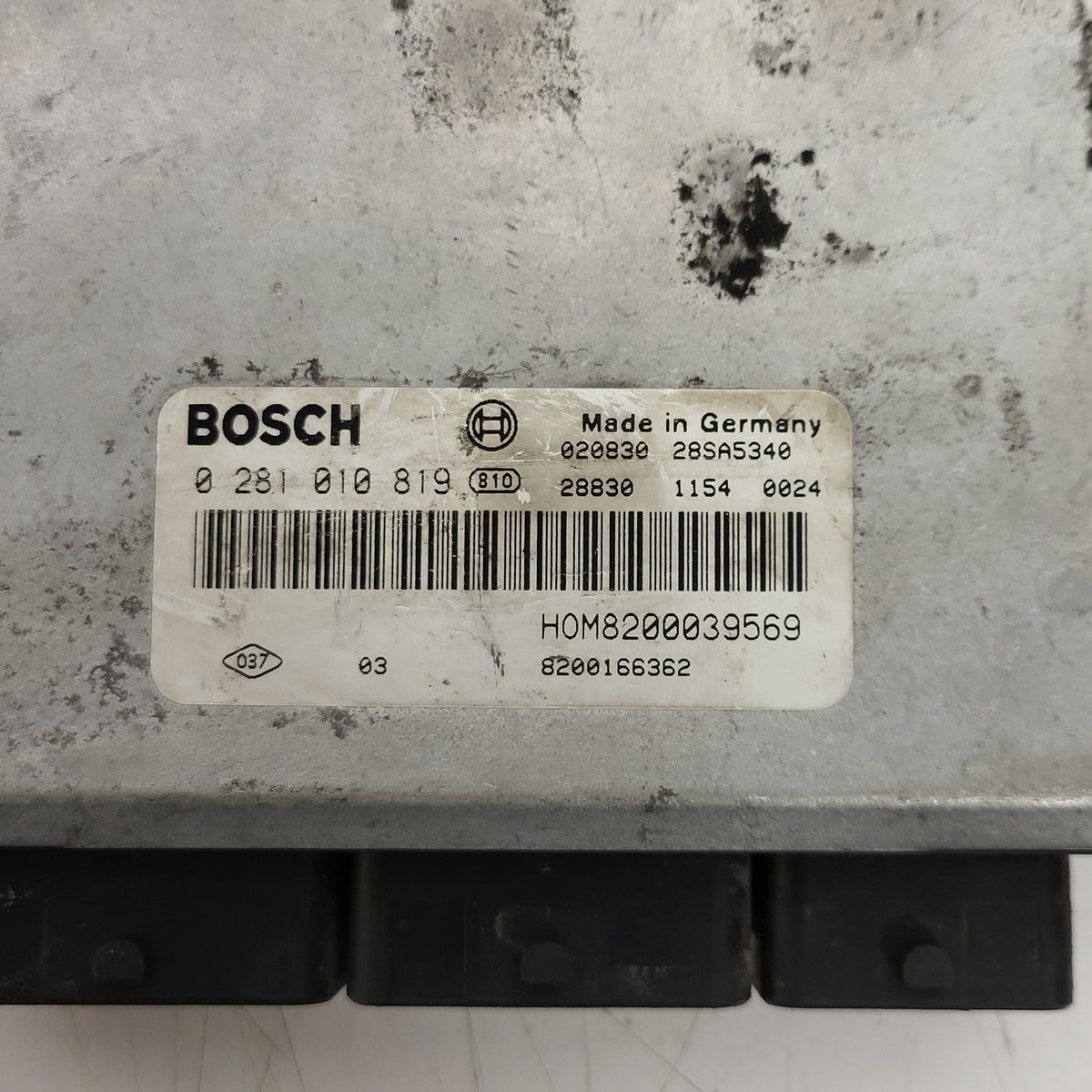 RENAULT ECU / 0281010819 / HOM8200039569 / 8200166362 / BOSCH - D28-06 - 2