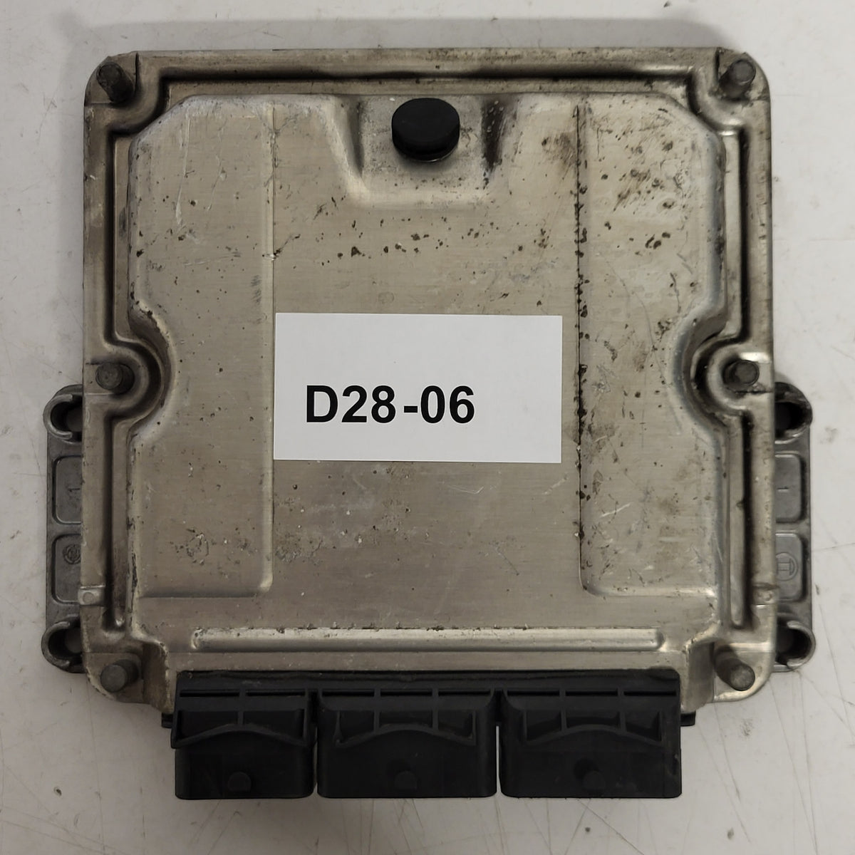 RENAULT ECU / 0281010819 / HOM8200039569 / 8200166362 / BOSCH - D28-06 - 3