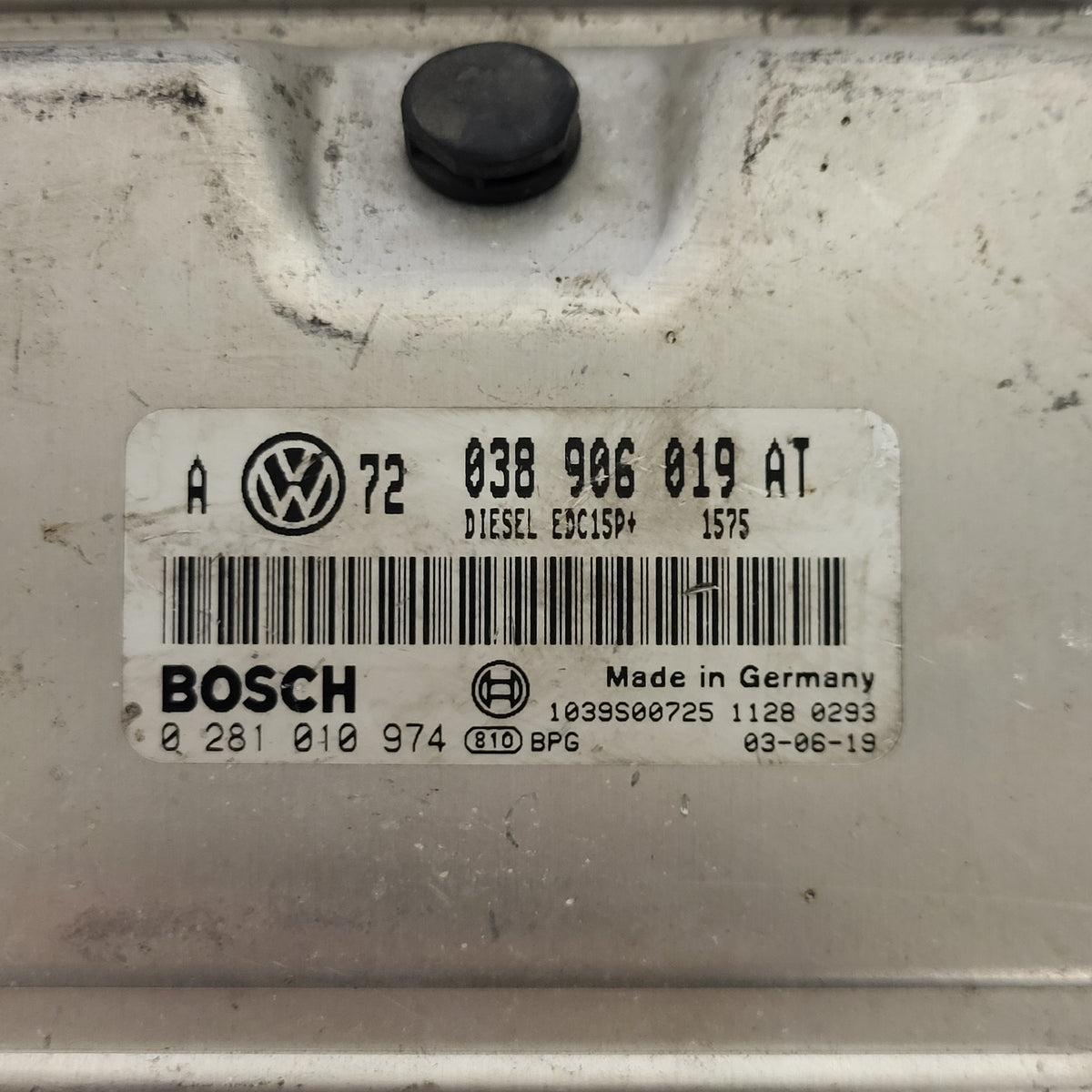 VW GOLF 4 TDI ECU / 038906019AT / 0281010974 / EDC15P+ / BOSCH - D29-12 - 2
