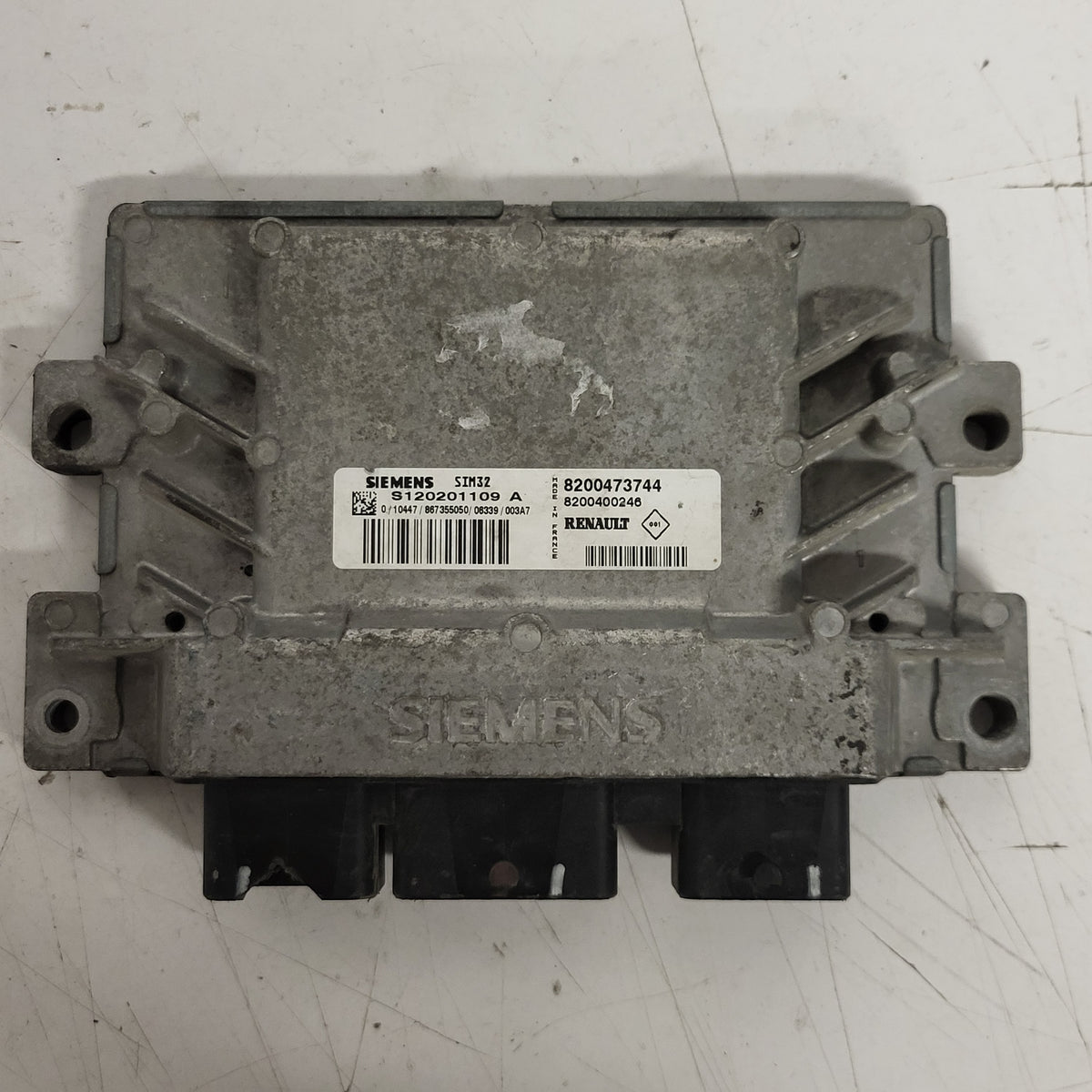 RENAULT ECU / S120201109A / SIM32 / 8200473744 / 8200400246 / SIEMENS - D30-20 - 1