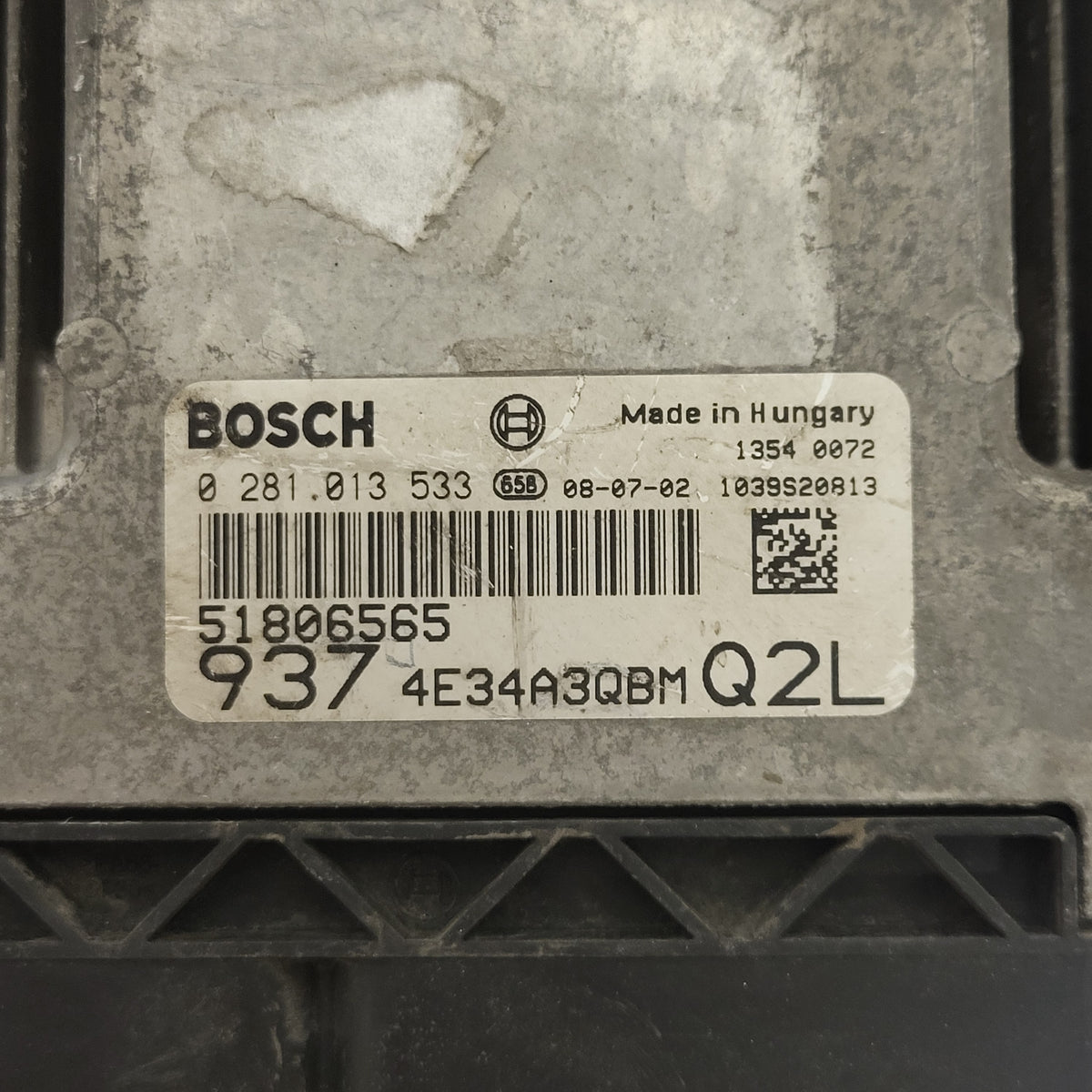 ALFA ROMEO GT ECU / 0281013533 / 51806565 / BOSCH - D33-10 - 2