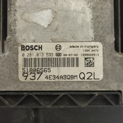 ALFA ROMEO GT ECU / 0281013533 / 51806565 / BOSCH - D33-10 - 2