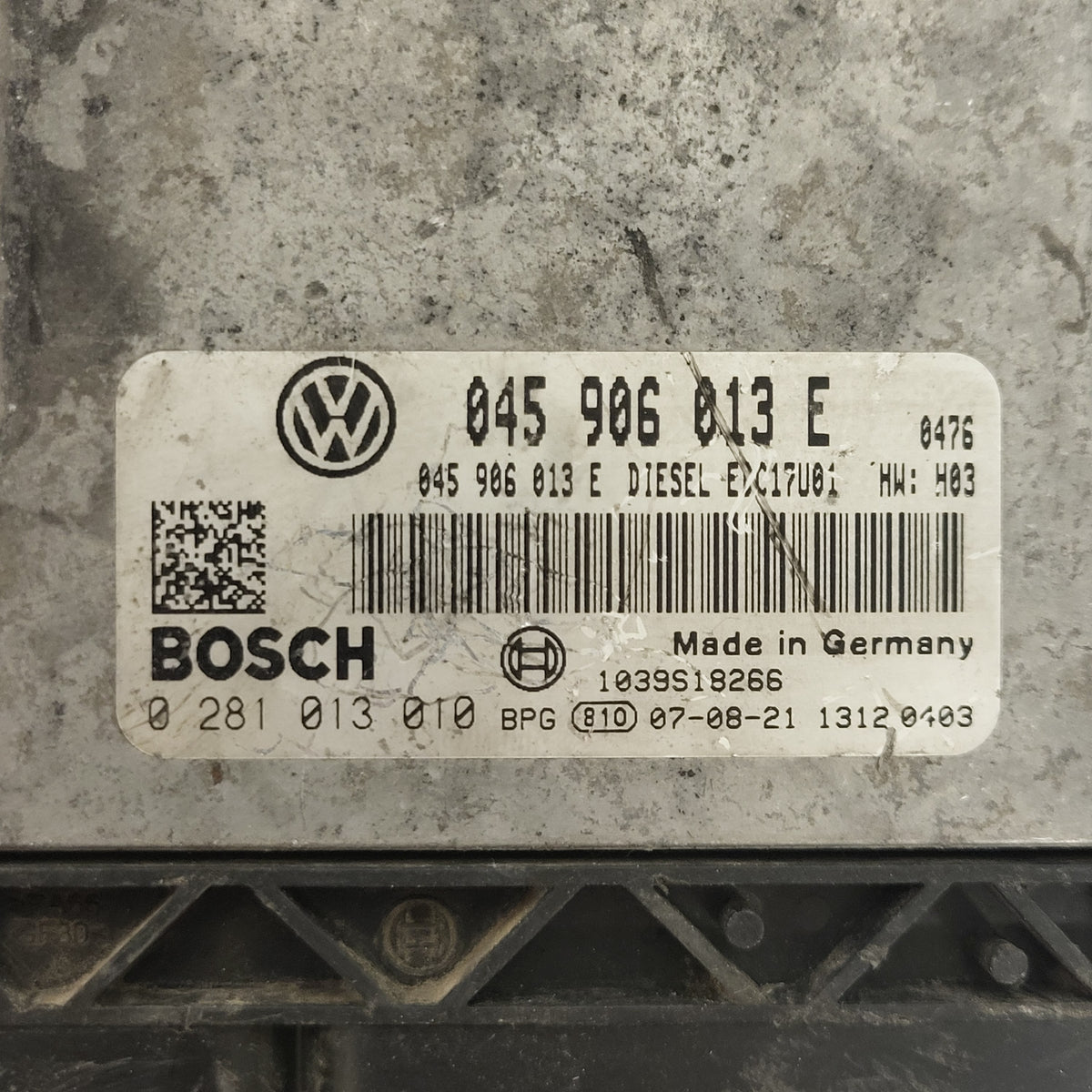 VOLKSWAGEN ECU / 045906013E / 0281013010 / EDC17U01 / BOSCH - D33-12 - 2