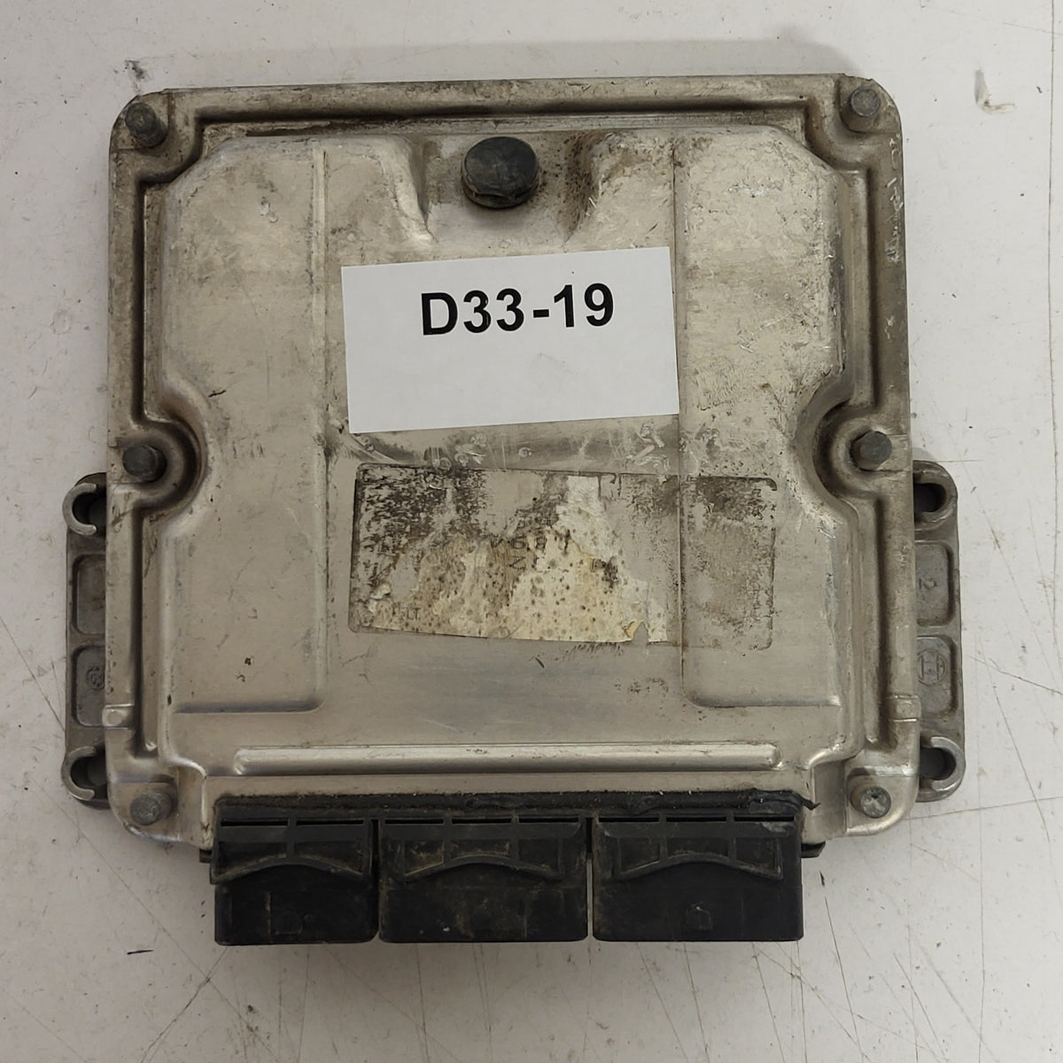 RENAULT ECU / 0281010819 / 8200039569 / 8200166362 / BOSCH - D33-19 - 3
