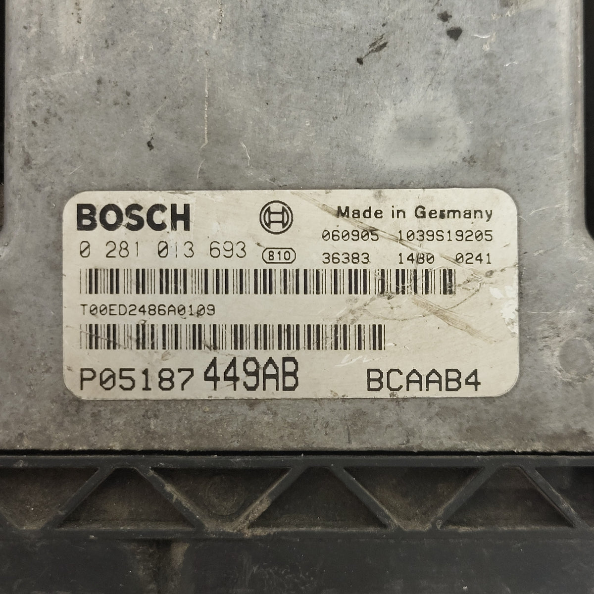 DODGE CALIBER 2.0 CRD ECU / 0281013693 / P05187 449AB / T00ED2486A0109 / BOSCH - D33-20 - 2