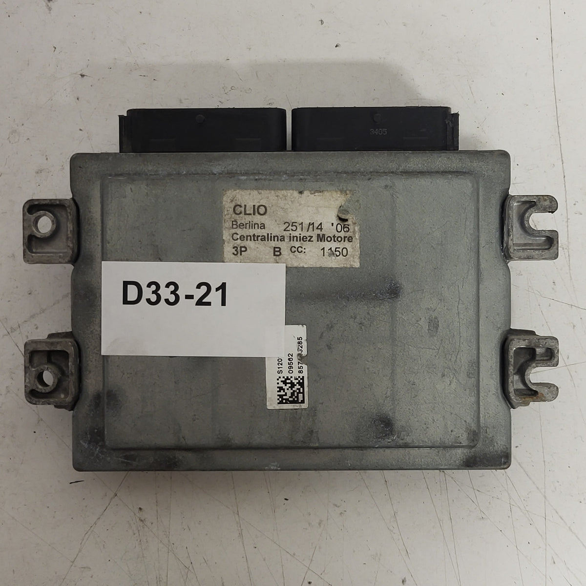 RENAULT ECU / EMS3132 / S110140201A / 8200326395 / 8200326387 / S110140201 SIEMENS - D33-21 - 3