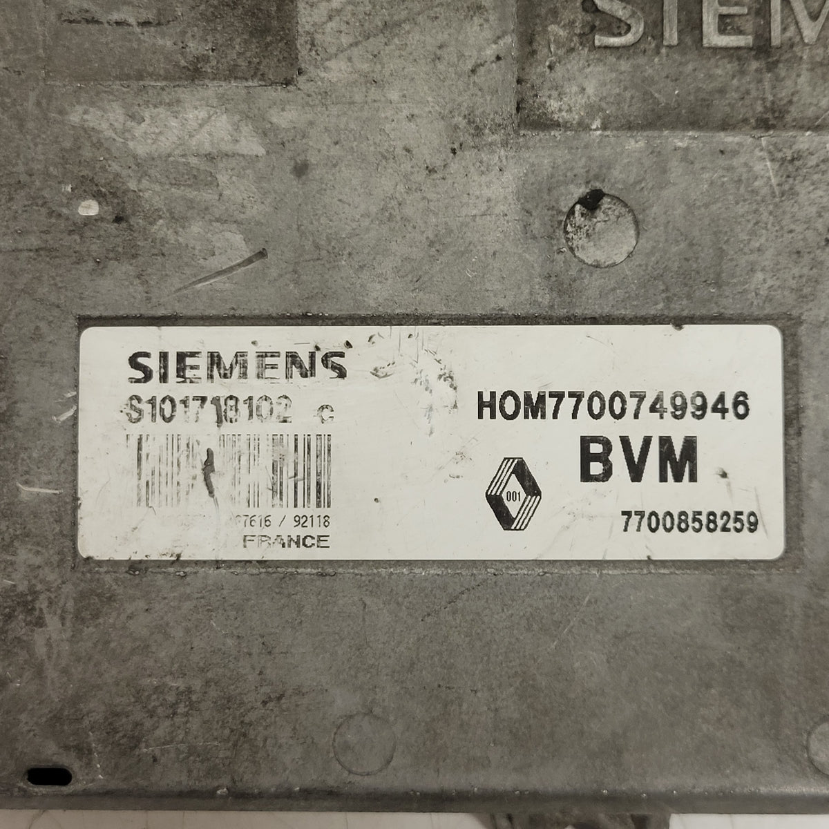 RENAULT 19 ECU / S101718102C / HOM7700749946 / 7700858259 / BVM / SIEMENS - D34-04 - 2