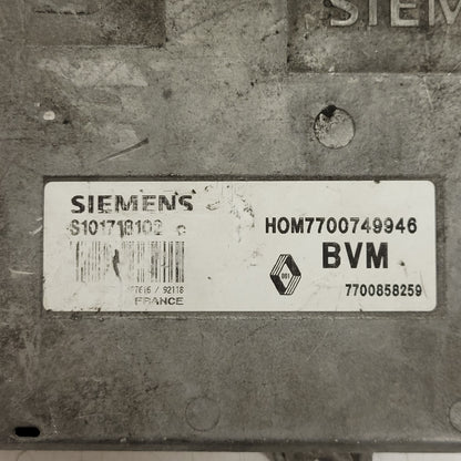 RENAULT 19 ECU / S101718102C / HOM7700749946 / 7700858259 / BVM / SIEMENS - D34-04 - 2